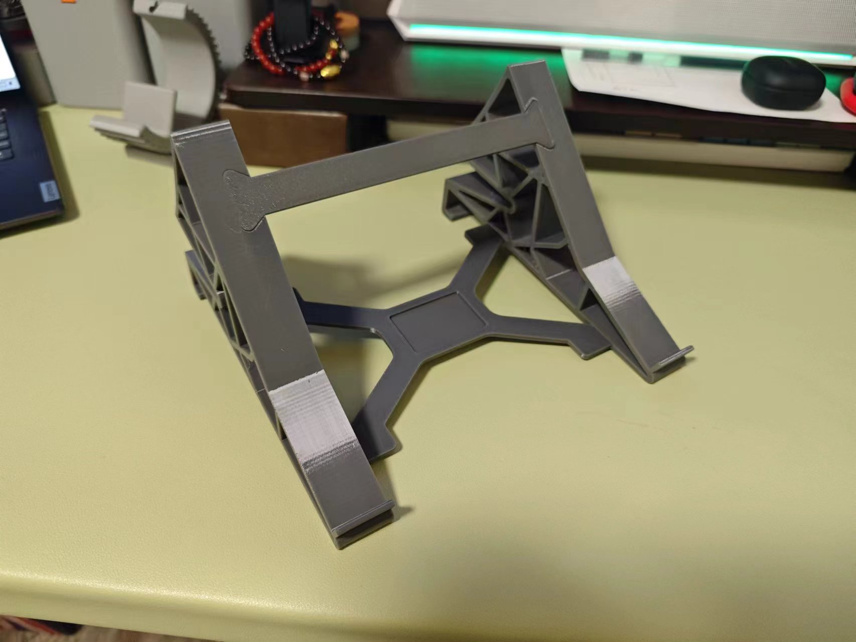 Stand for Laptop in vertical position