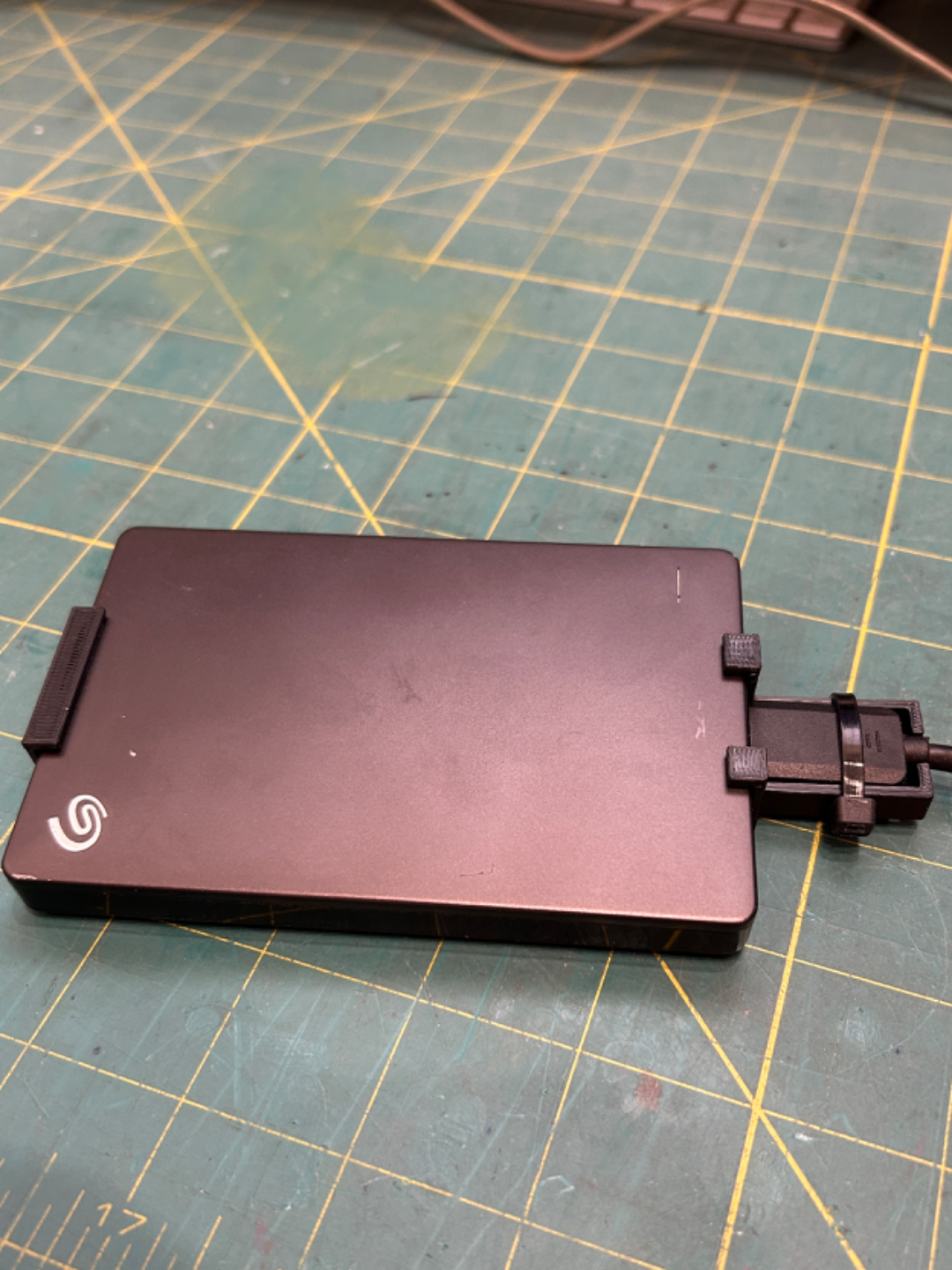 HardDrive_Cable_Support