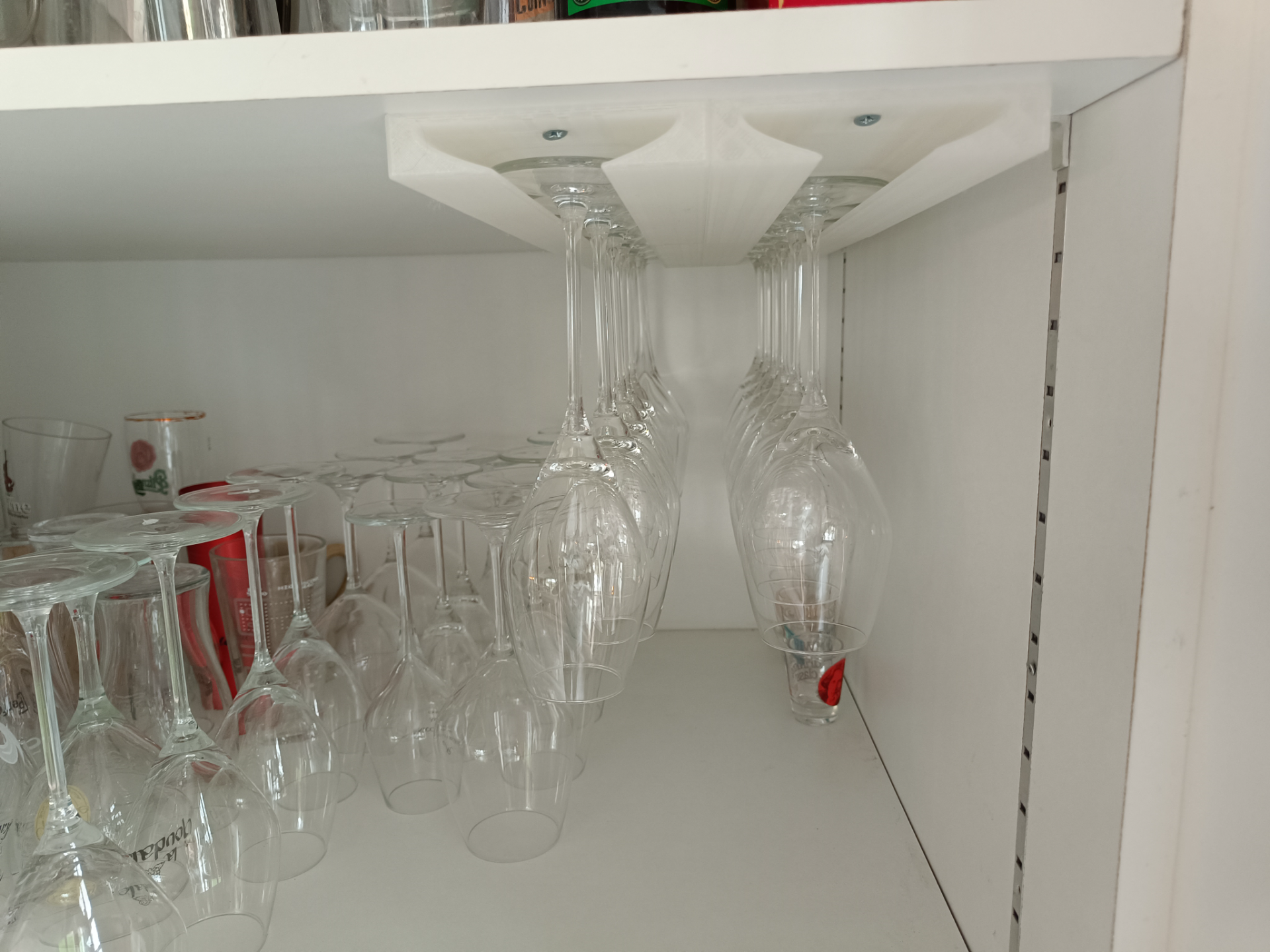 Glass rack for pantry
