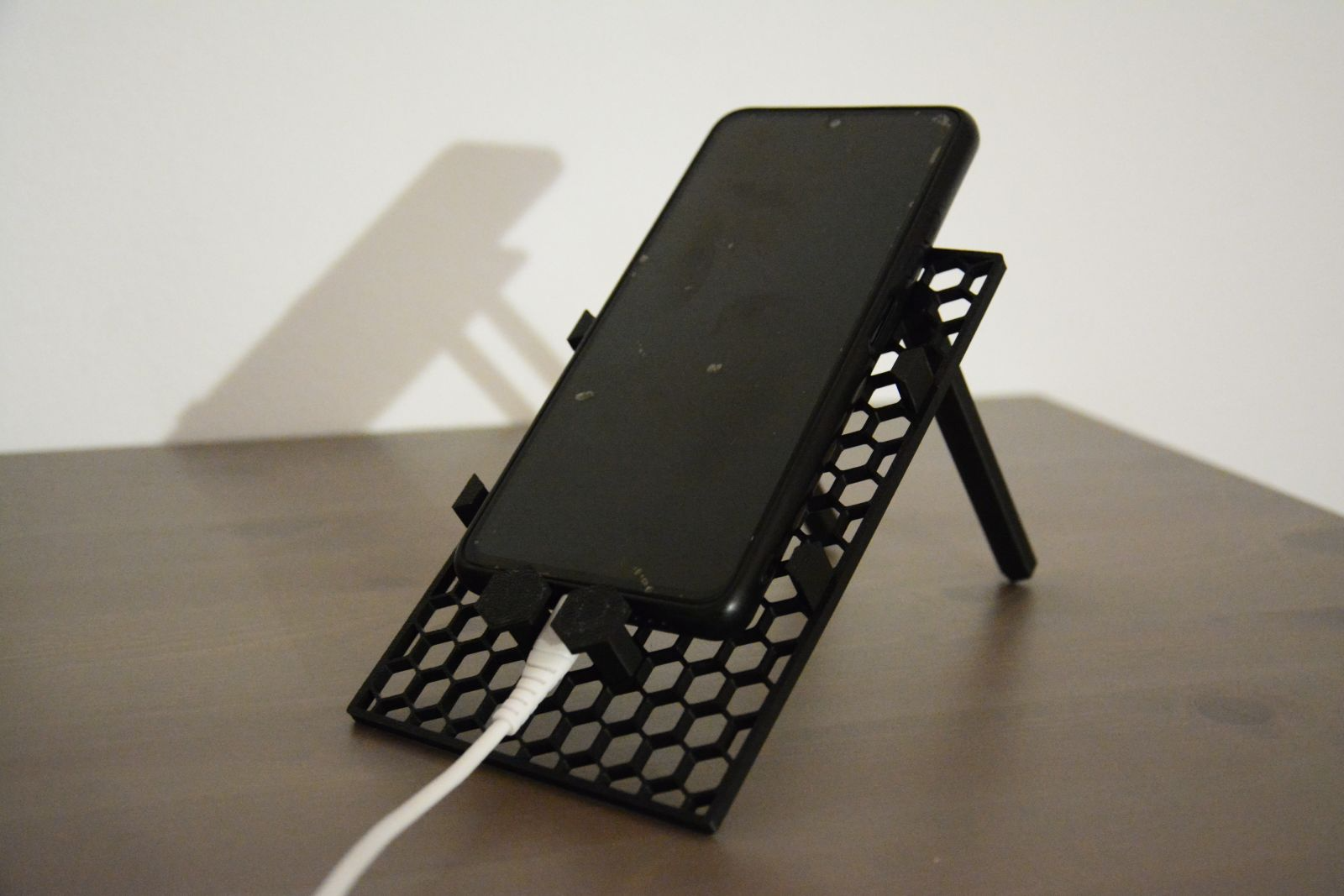 Phone stand adjustable