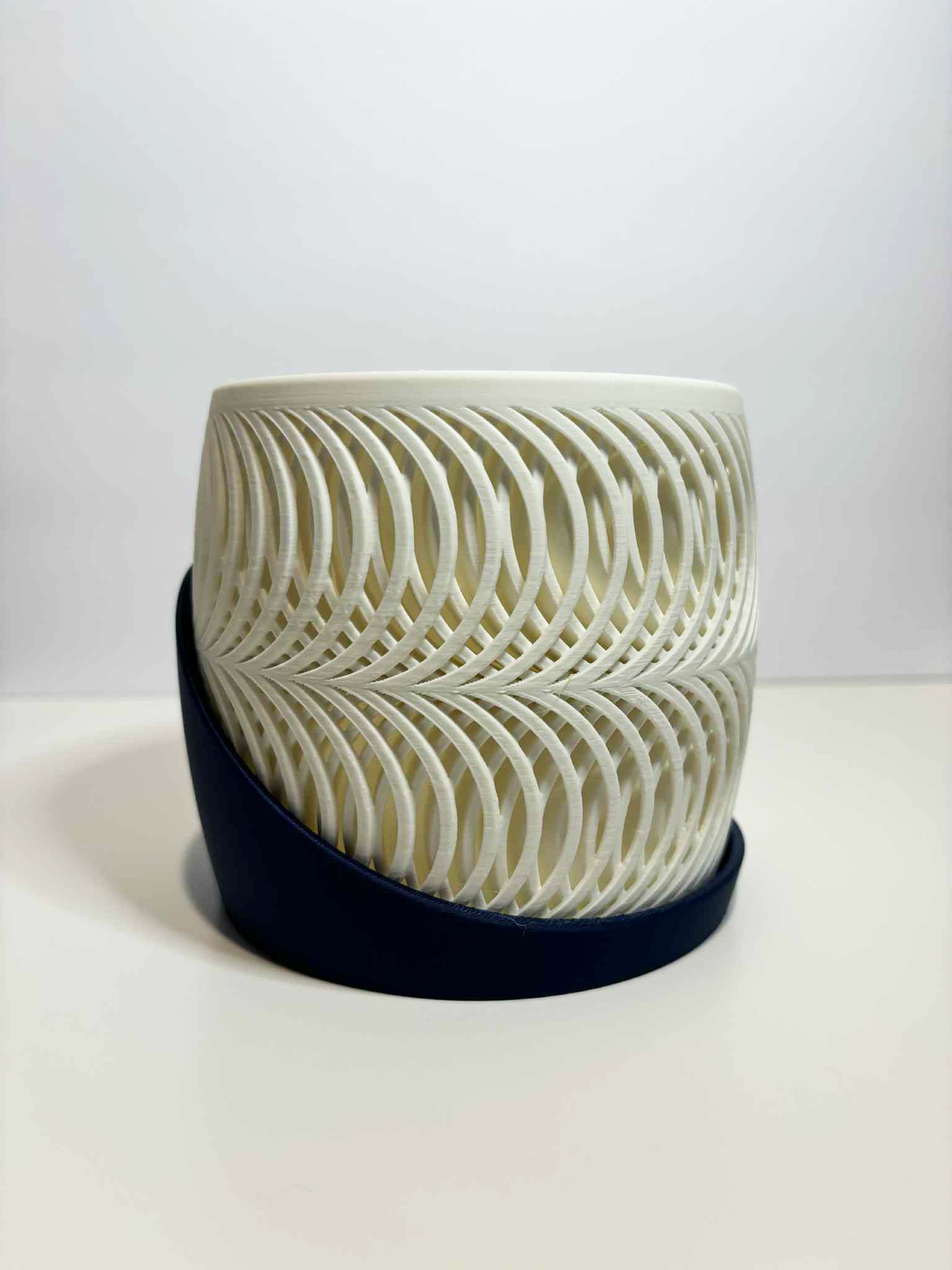 Double wave planter with drip tray