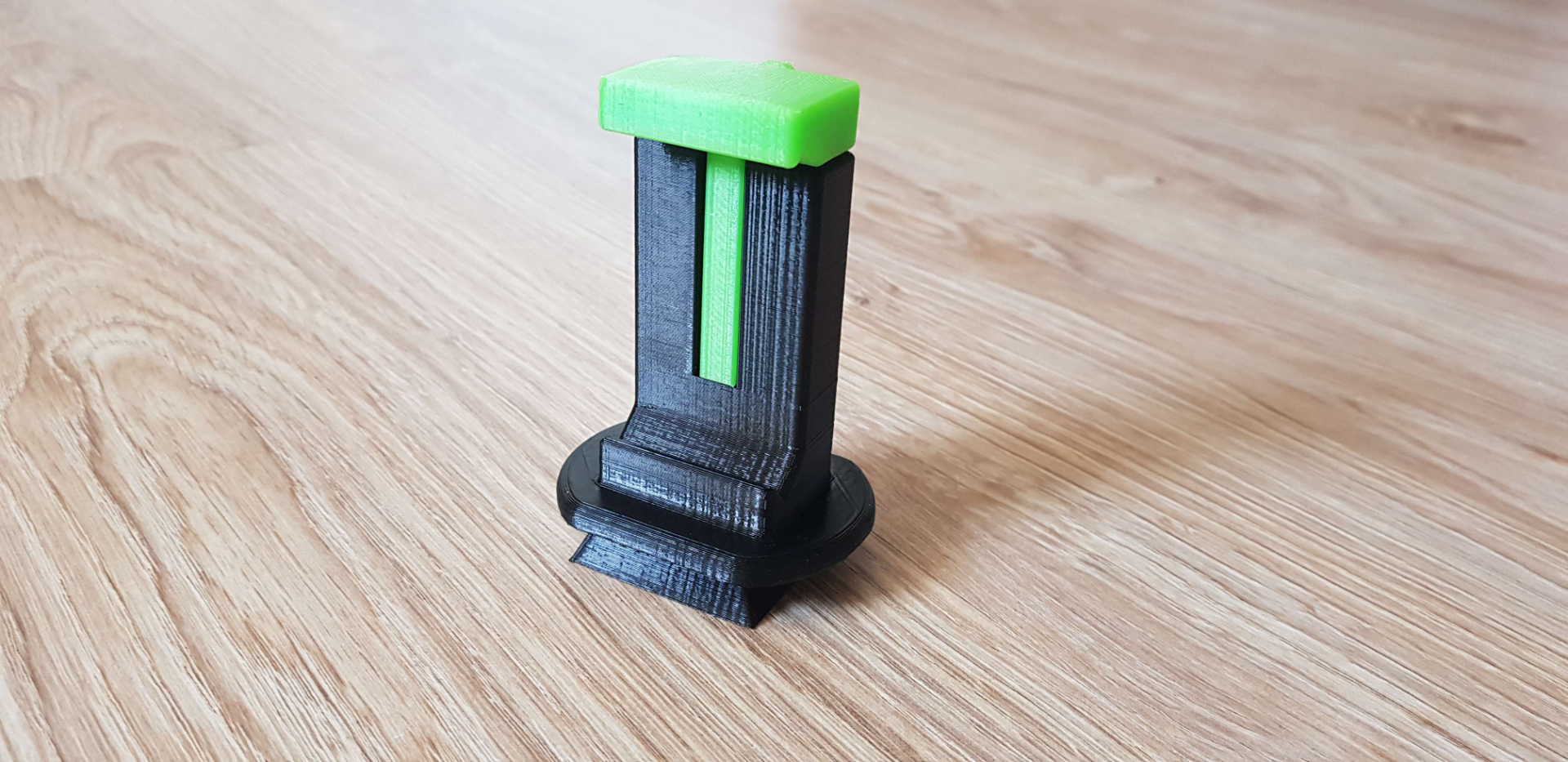 Tripod smartphone holder