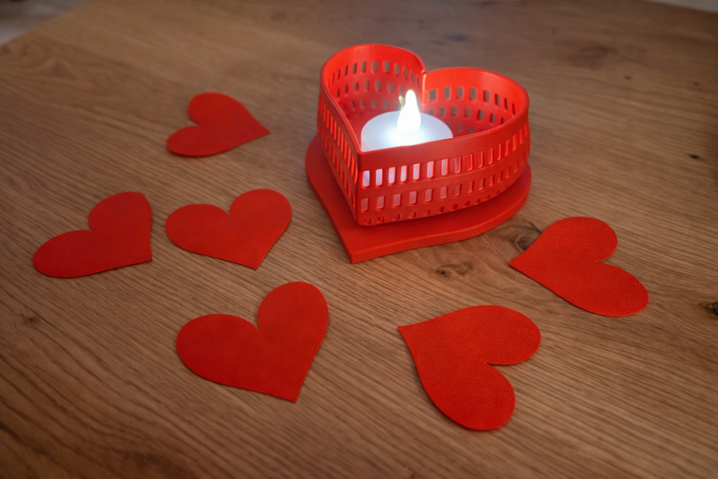 VØID Lovelight - Romantic Dinner Candle & Petals