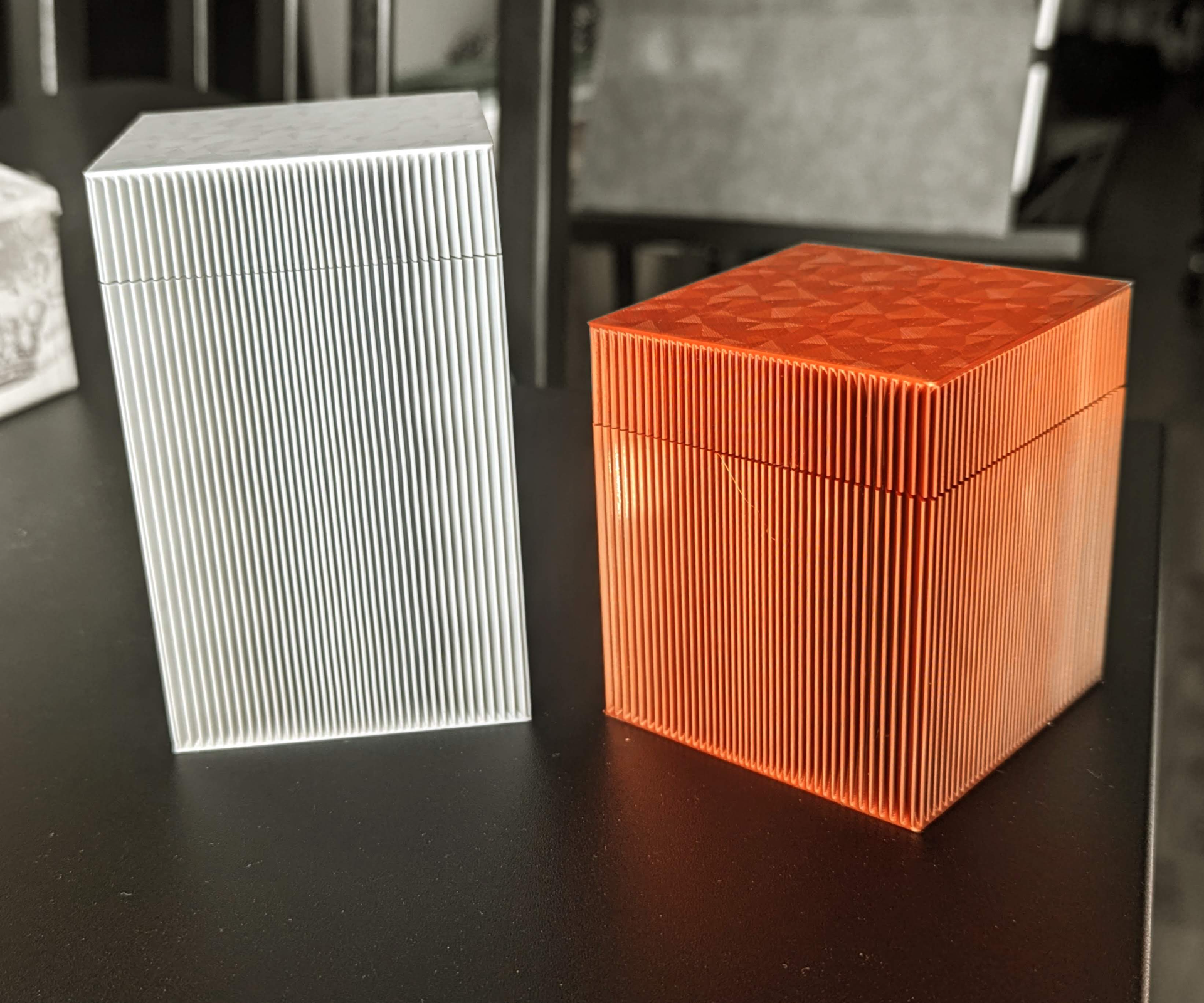 Box with waving fins