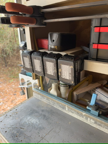 1 to 4 Makita 18v Battery Mounts With Locks
