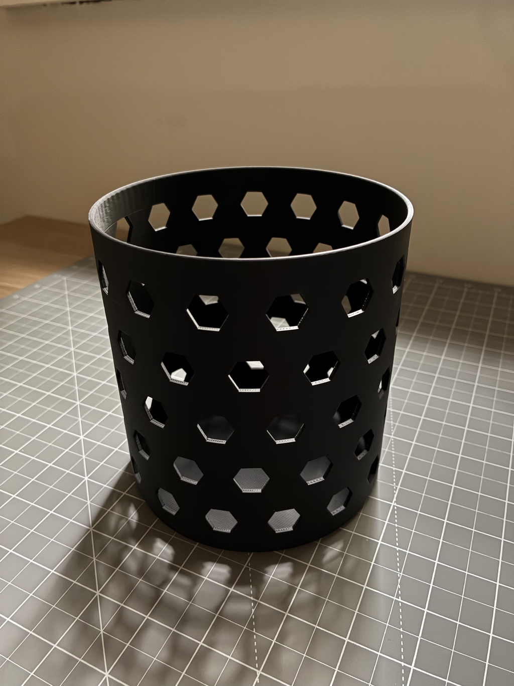 Kitchen utensil holder basket
