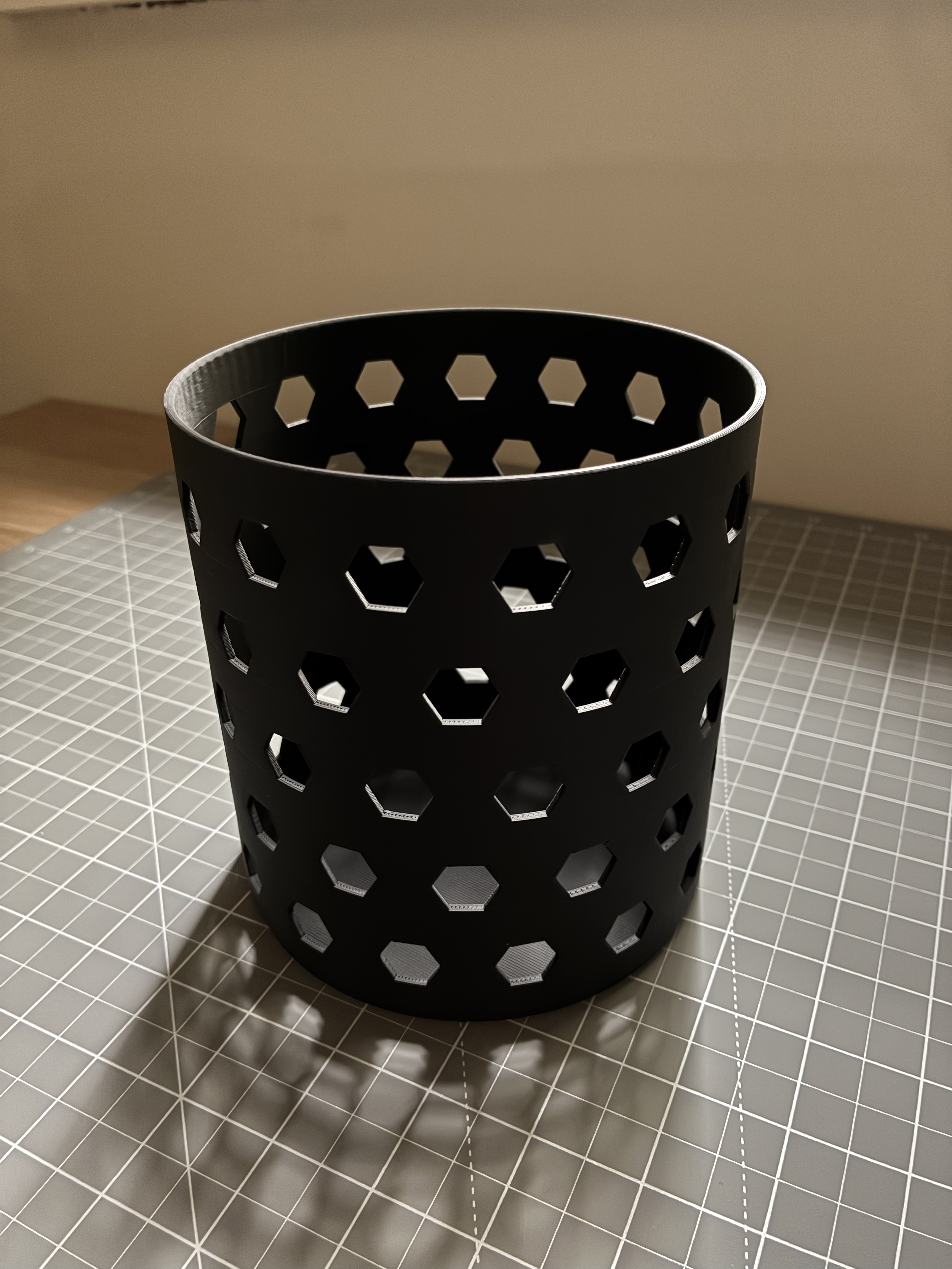 Kitchen utensil holder basket