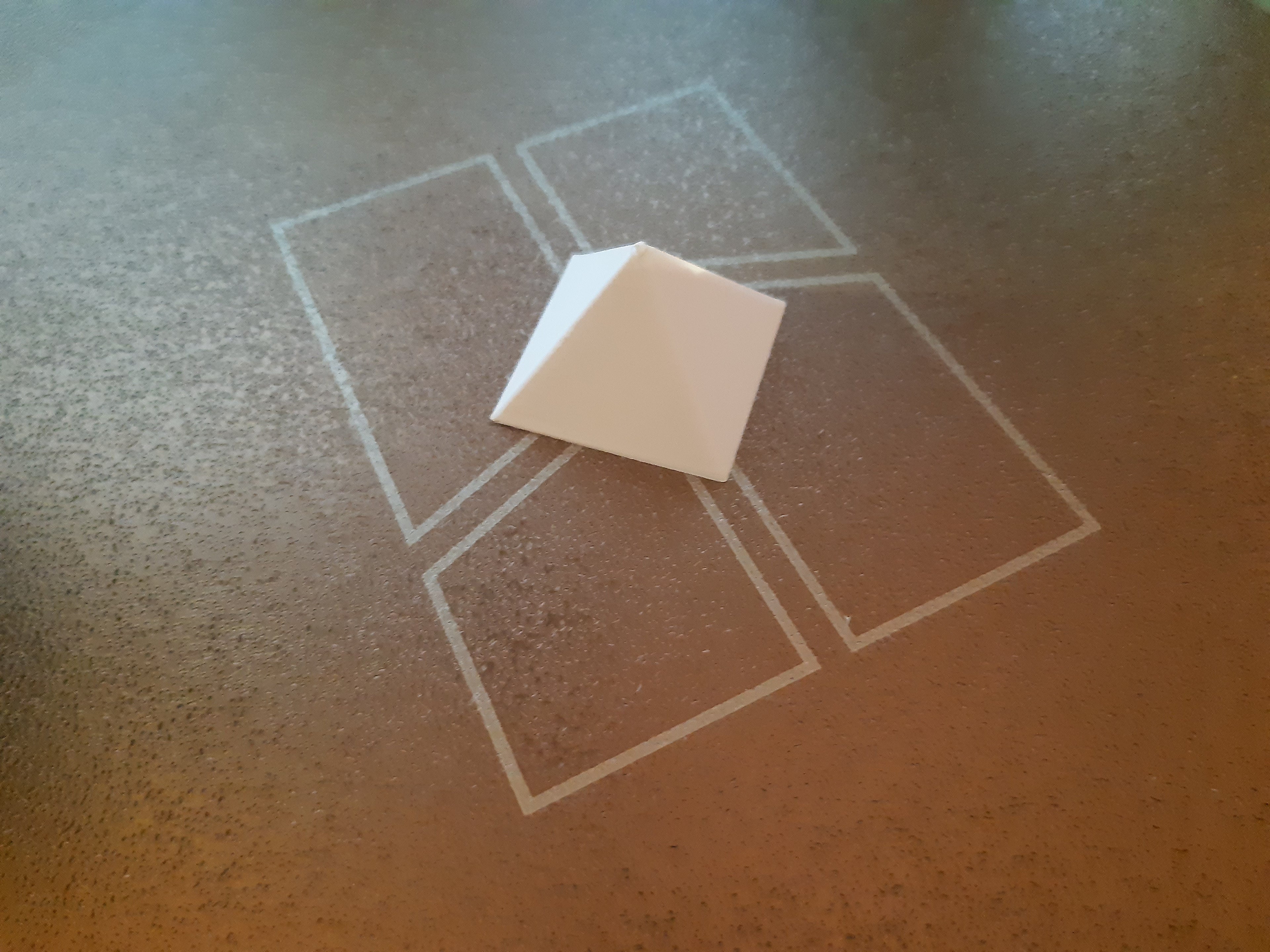 <BSG> SQUARE PYRAMID
