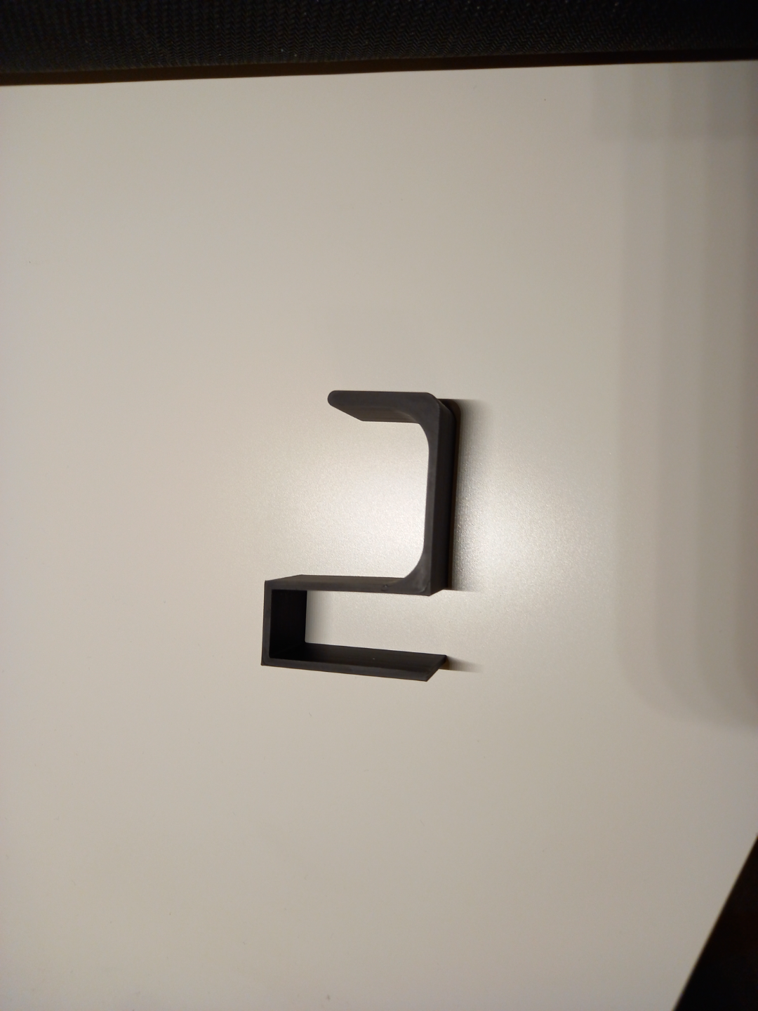 Headphone holder for Micke desk from Ikea