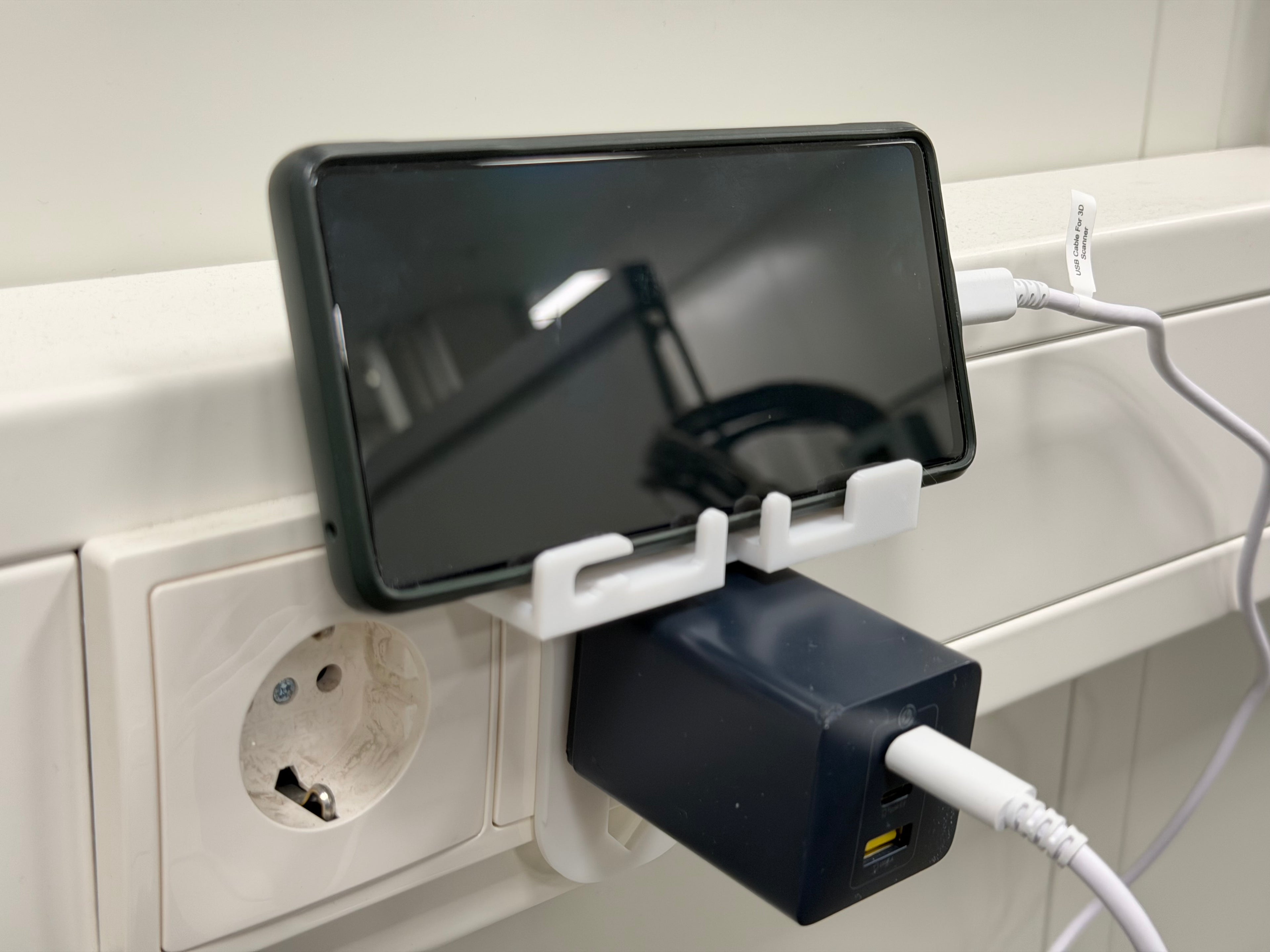 Chargestation for ANY mobilephone - short cable