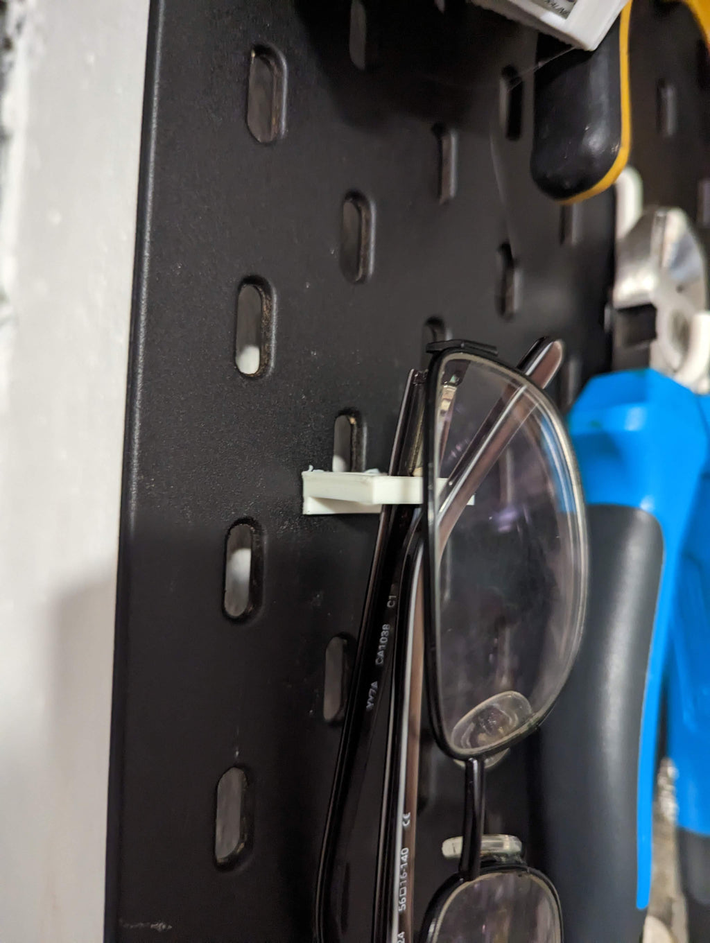Glasses holder (IKEA Sadis / Lochplatte)