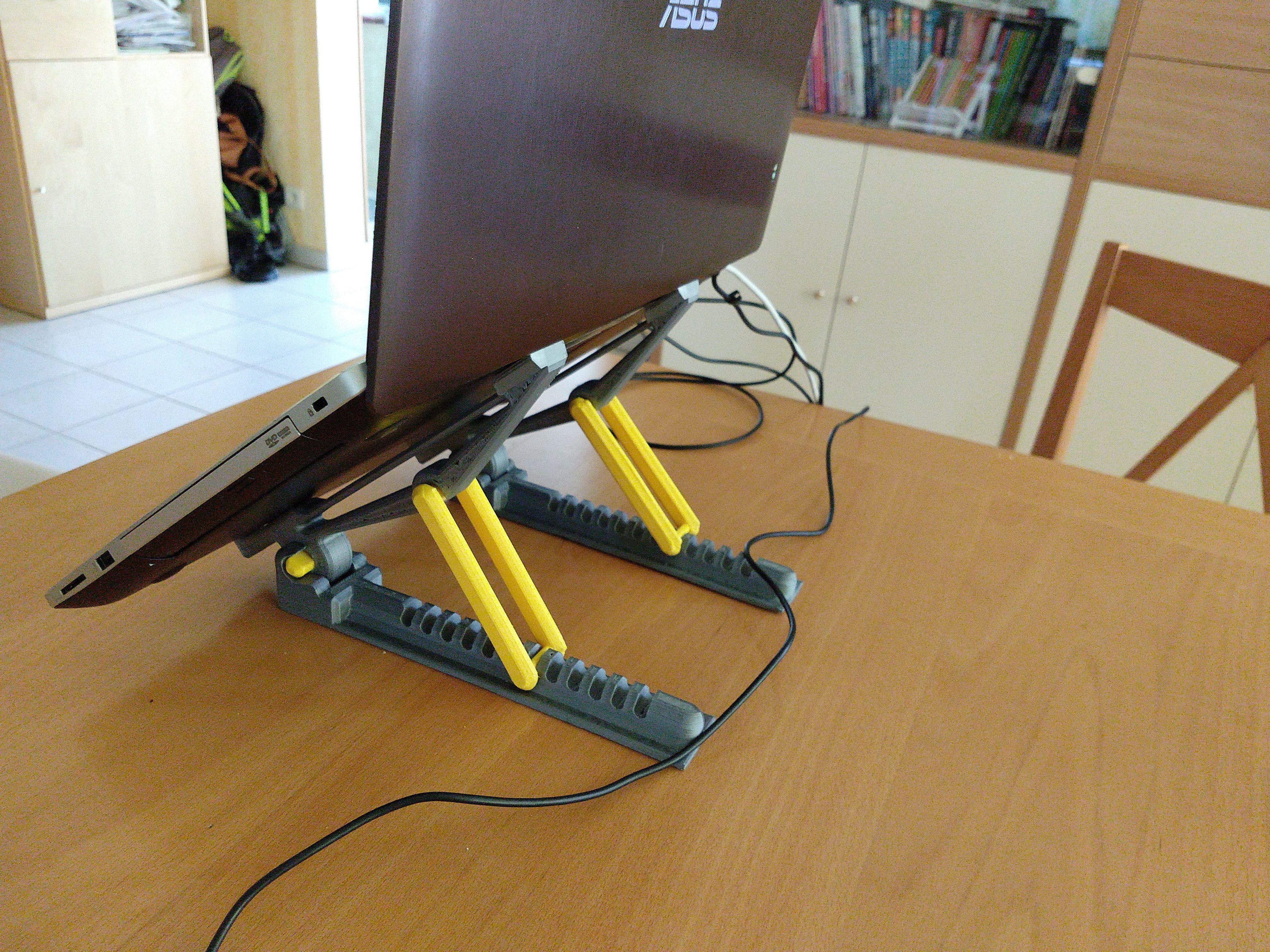 Laptop stand 15inch (38cm)