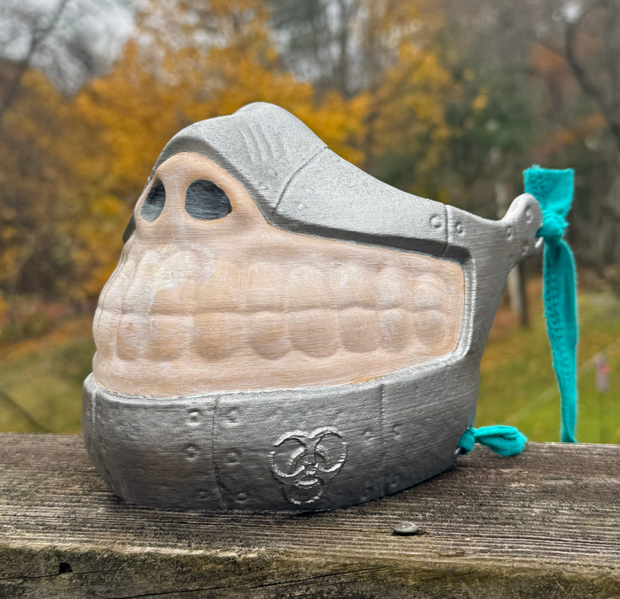 Metal mask withbone teeth