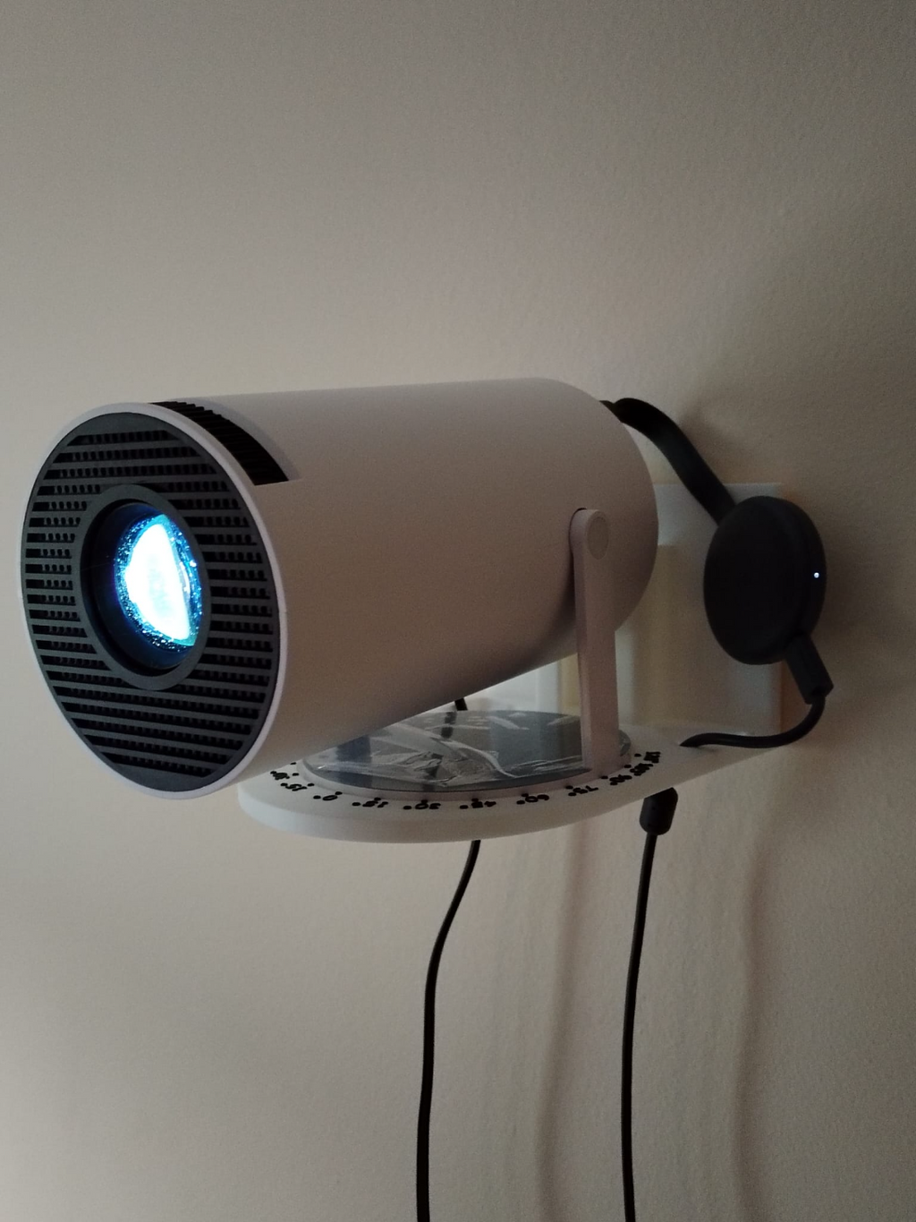 HY300 SMART PROJECTOR WALL MOUNT