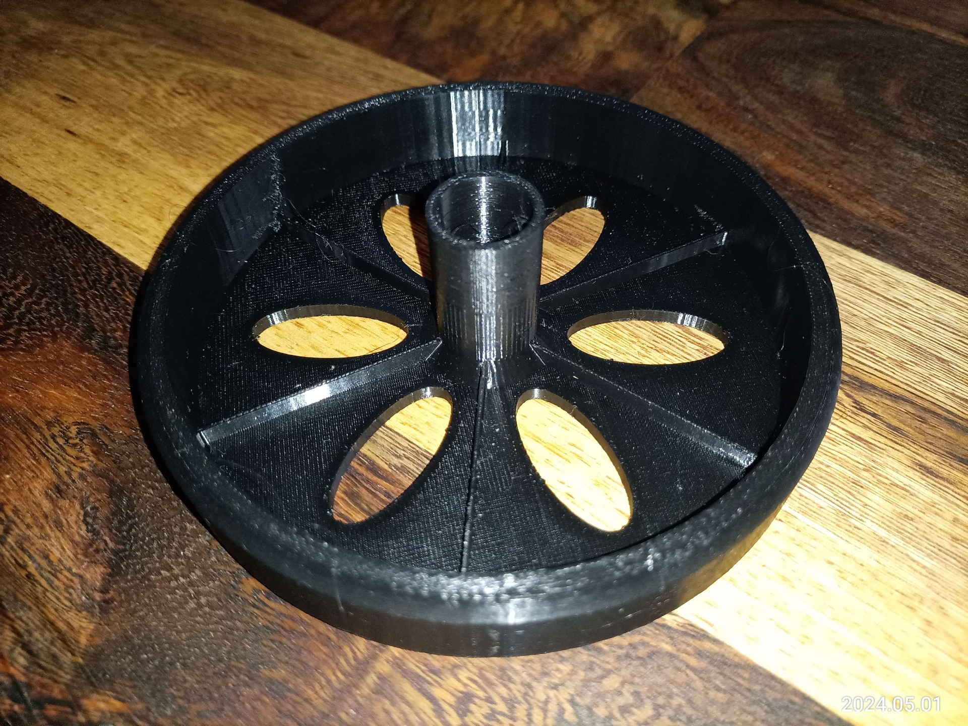 Simple wheel with reinforcements