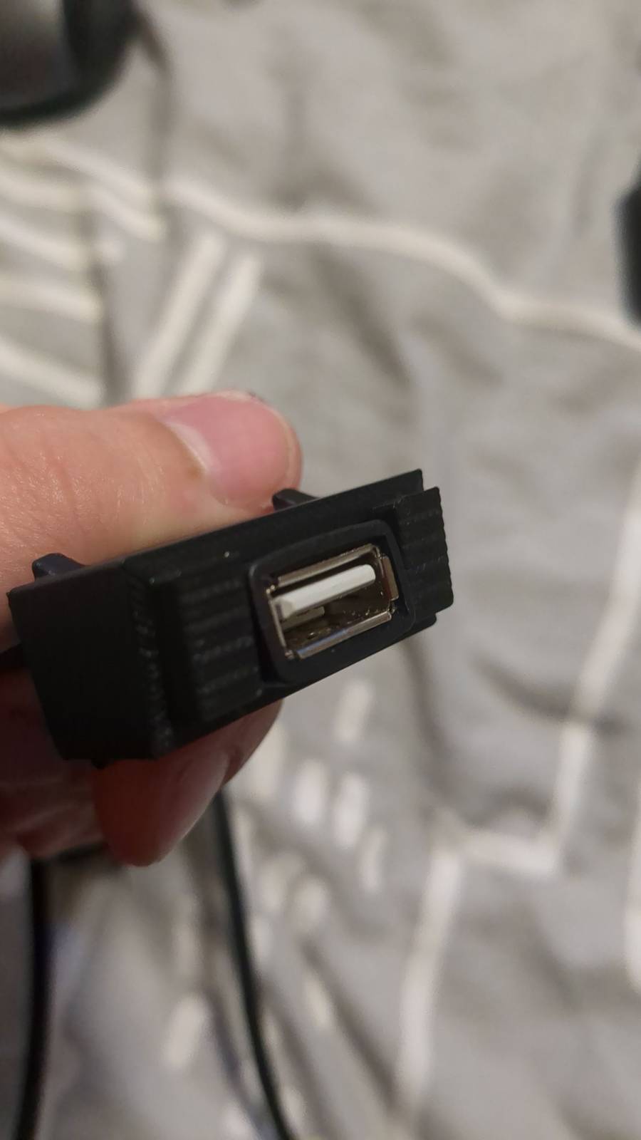 USB plug mount for VW ( volkswagen ) caddy