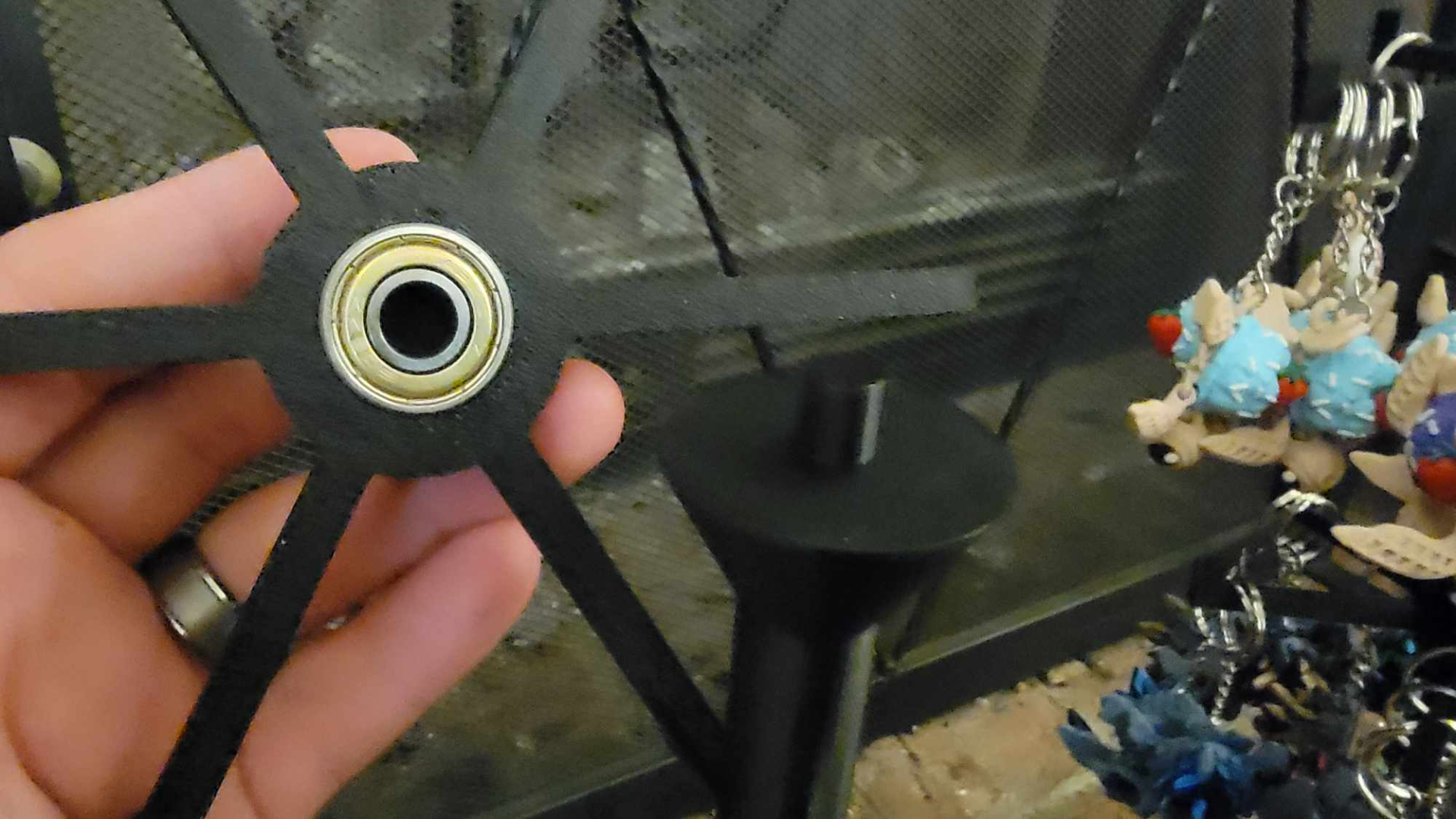 Spinning Keychain Display Rack, with Bearings