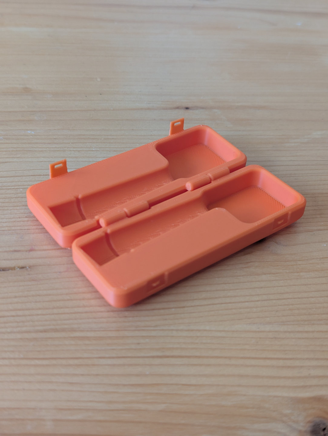 Oral-B hinged travel case