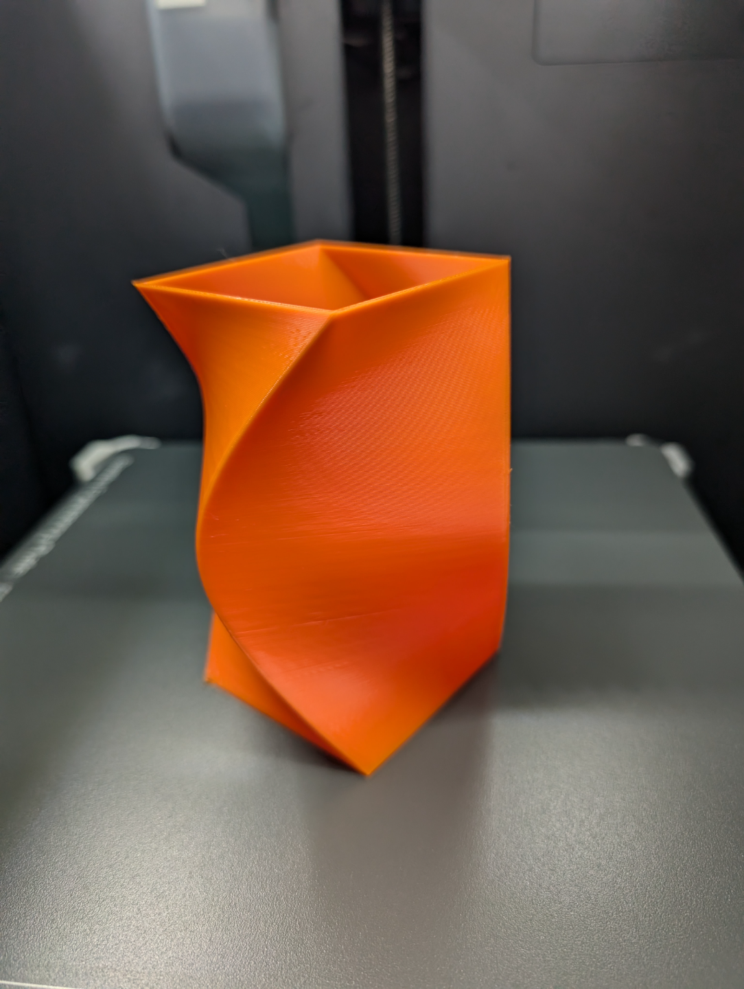 Square curvy vase/ pencil cup