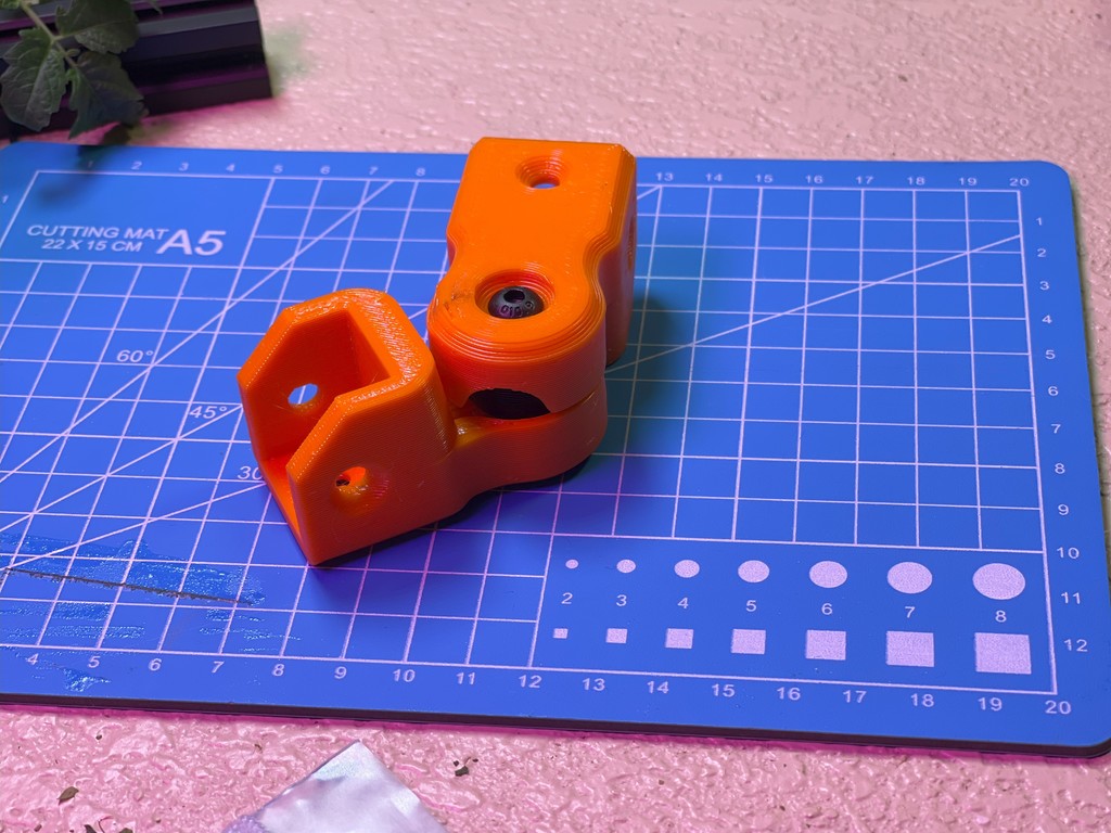 2020 Extrusion Pivot/Hinge