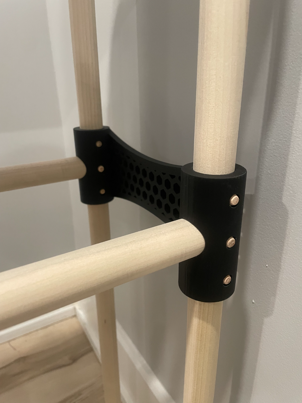 Stylish Filament Shelf (no screws!)