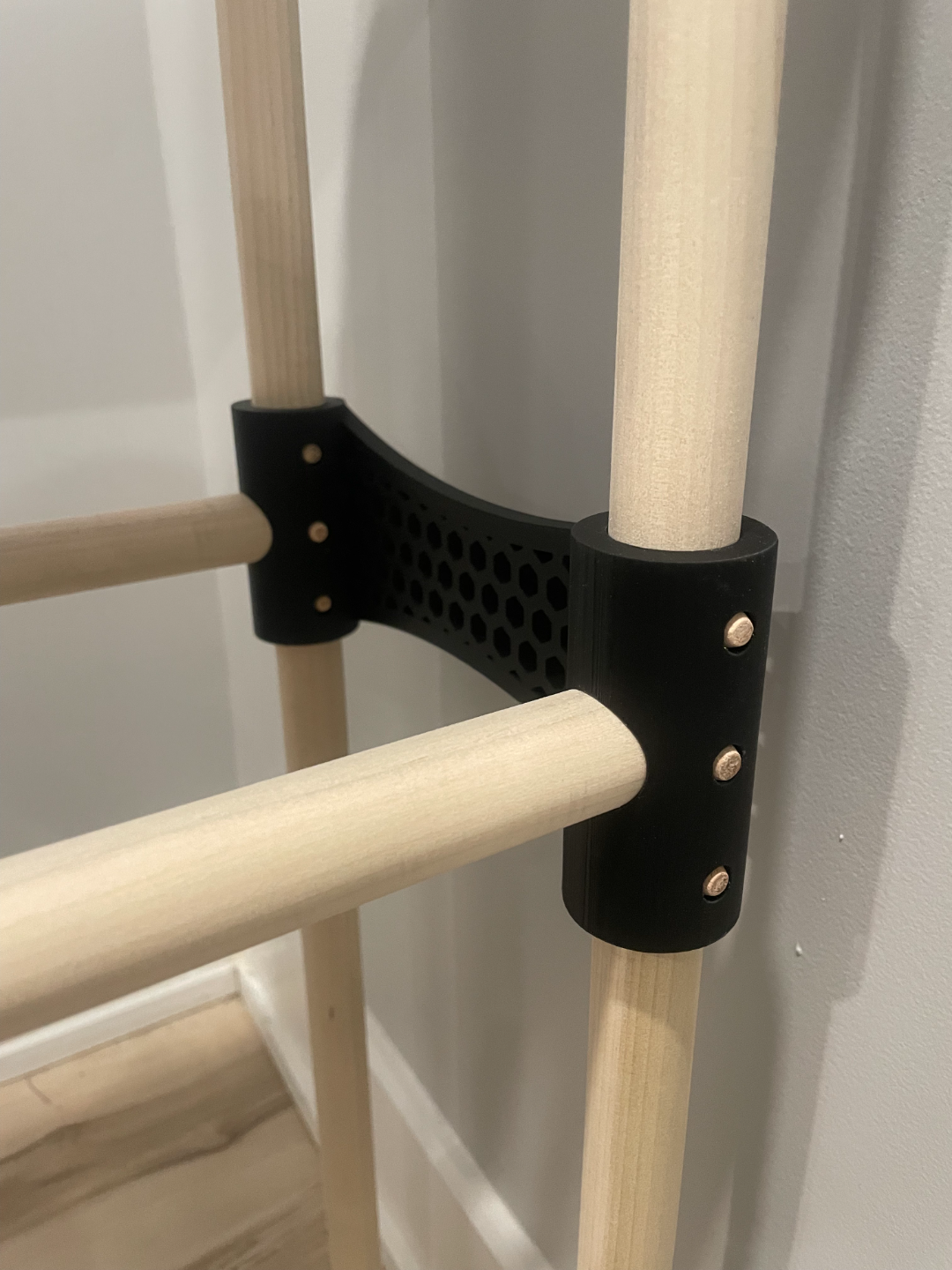 Stylish Filament Shelf (no screws!)