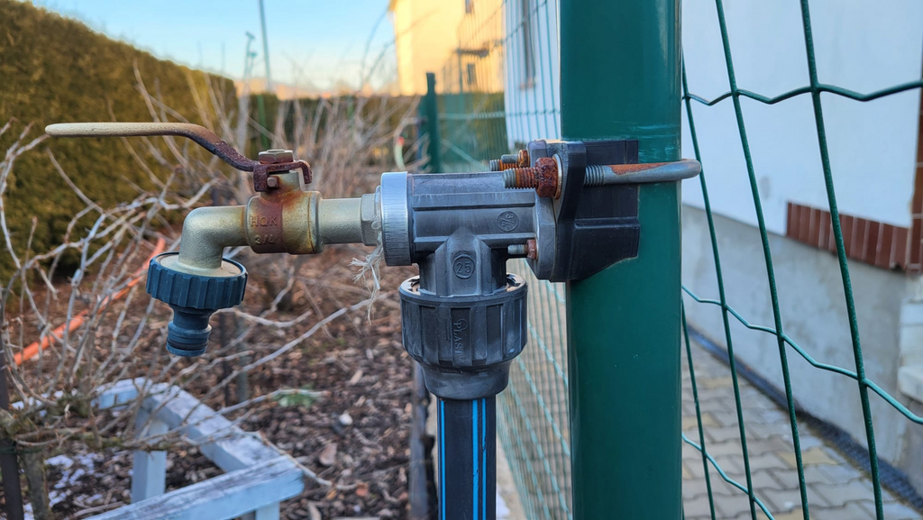 Garden Faucet Mount for Fence Post