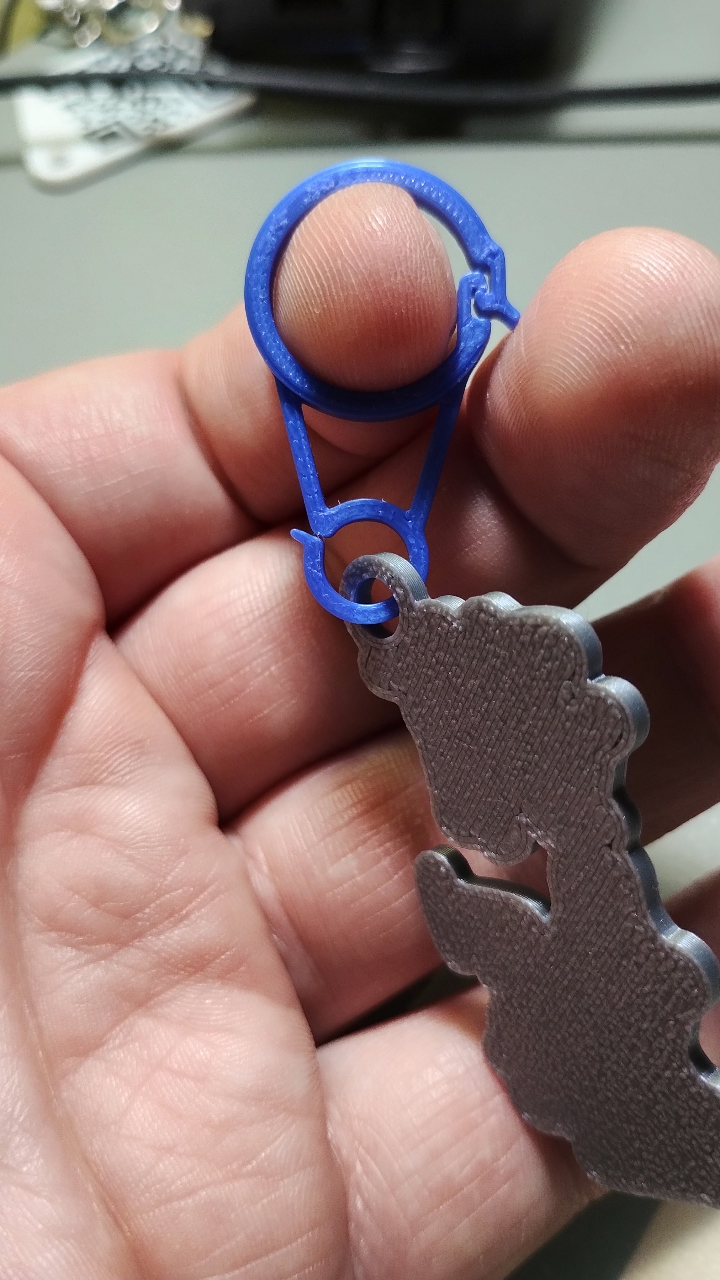 Carabiner for pendants