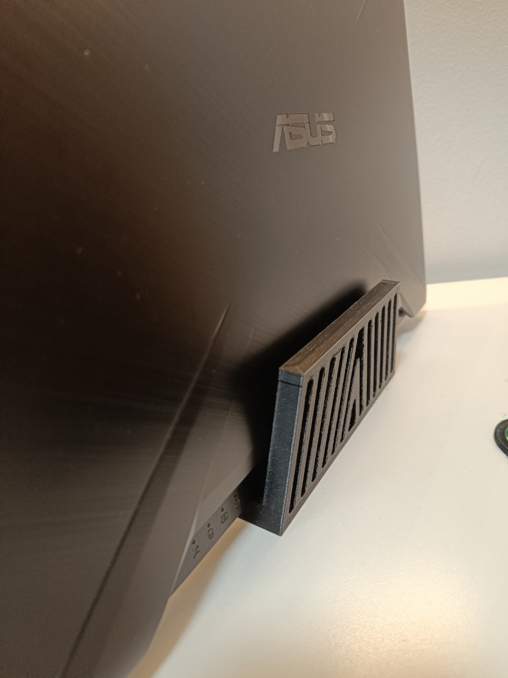 Soporte Vertical para Portátiles "gaming"
