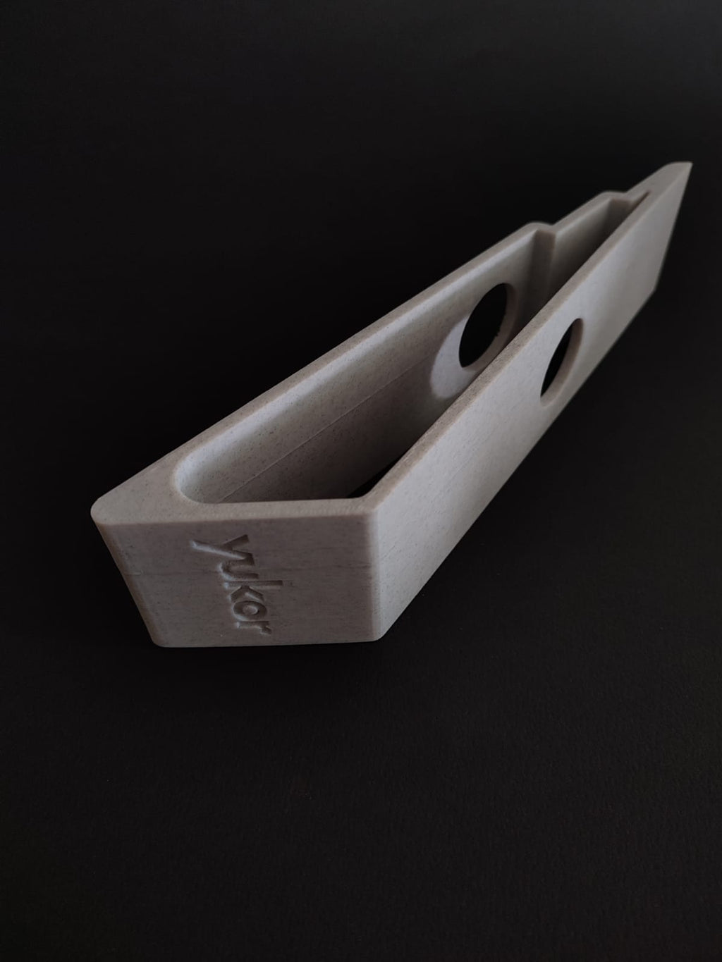 Portavino in equilibrio di design