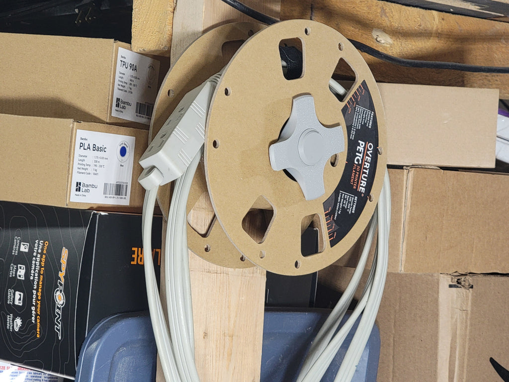 Spool wire holder