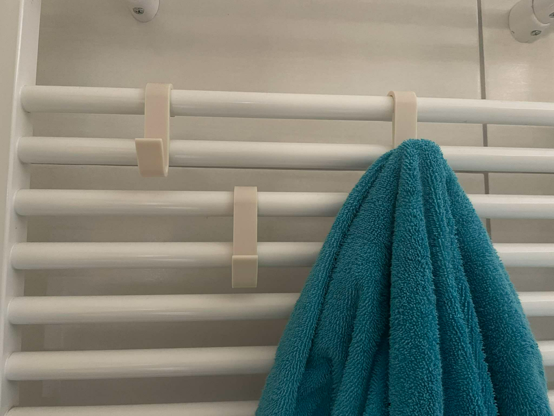 Hanger for bathroom heating