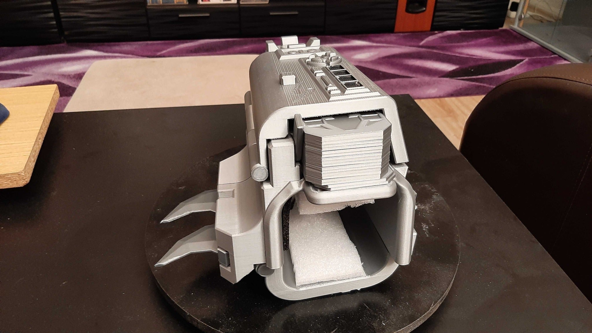 Predator gauntlet with the retractable shield