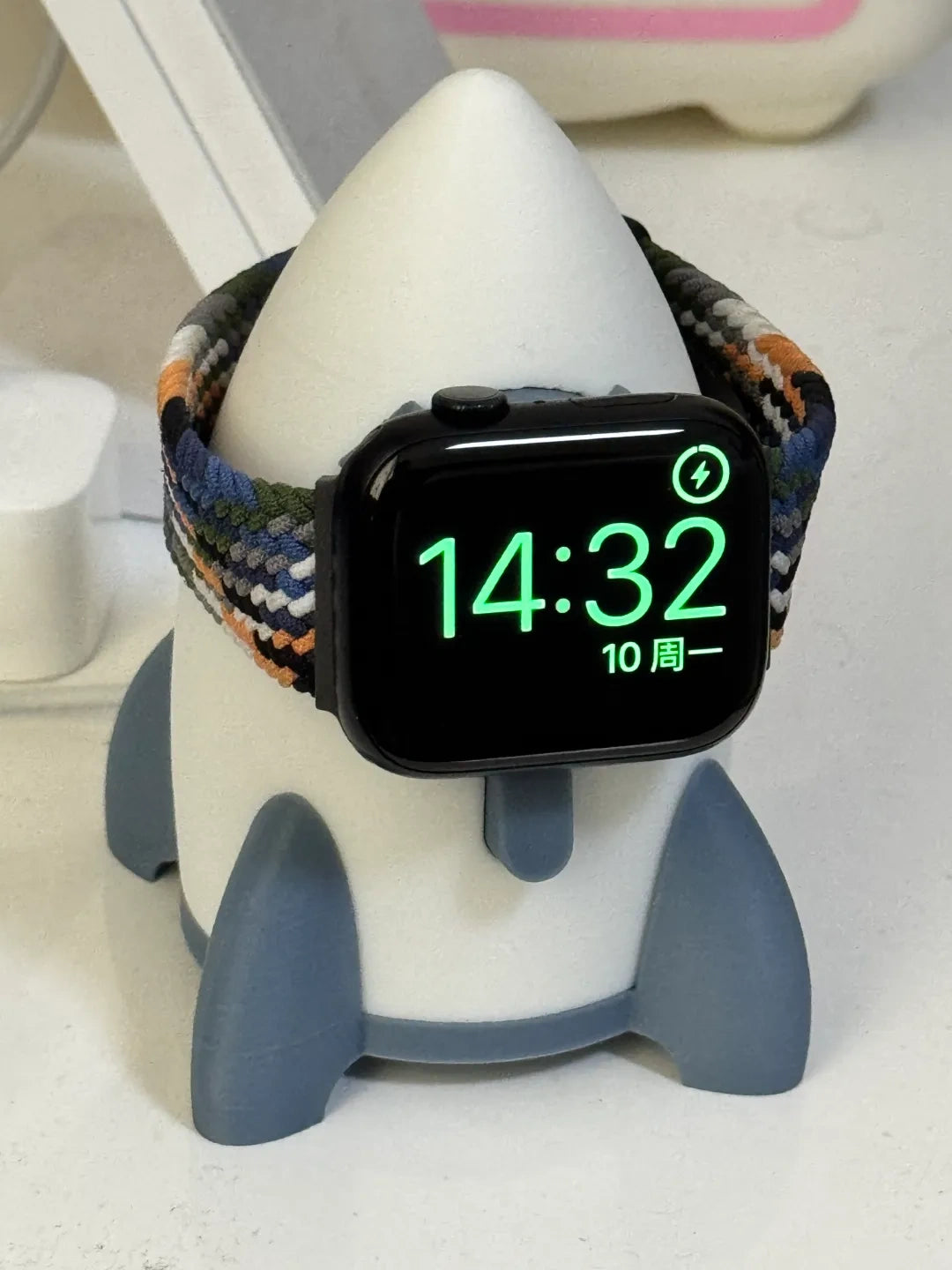 Apple Watch火箭形状充电底座