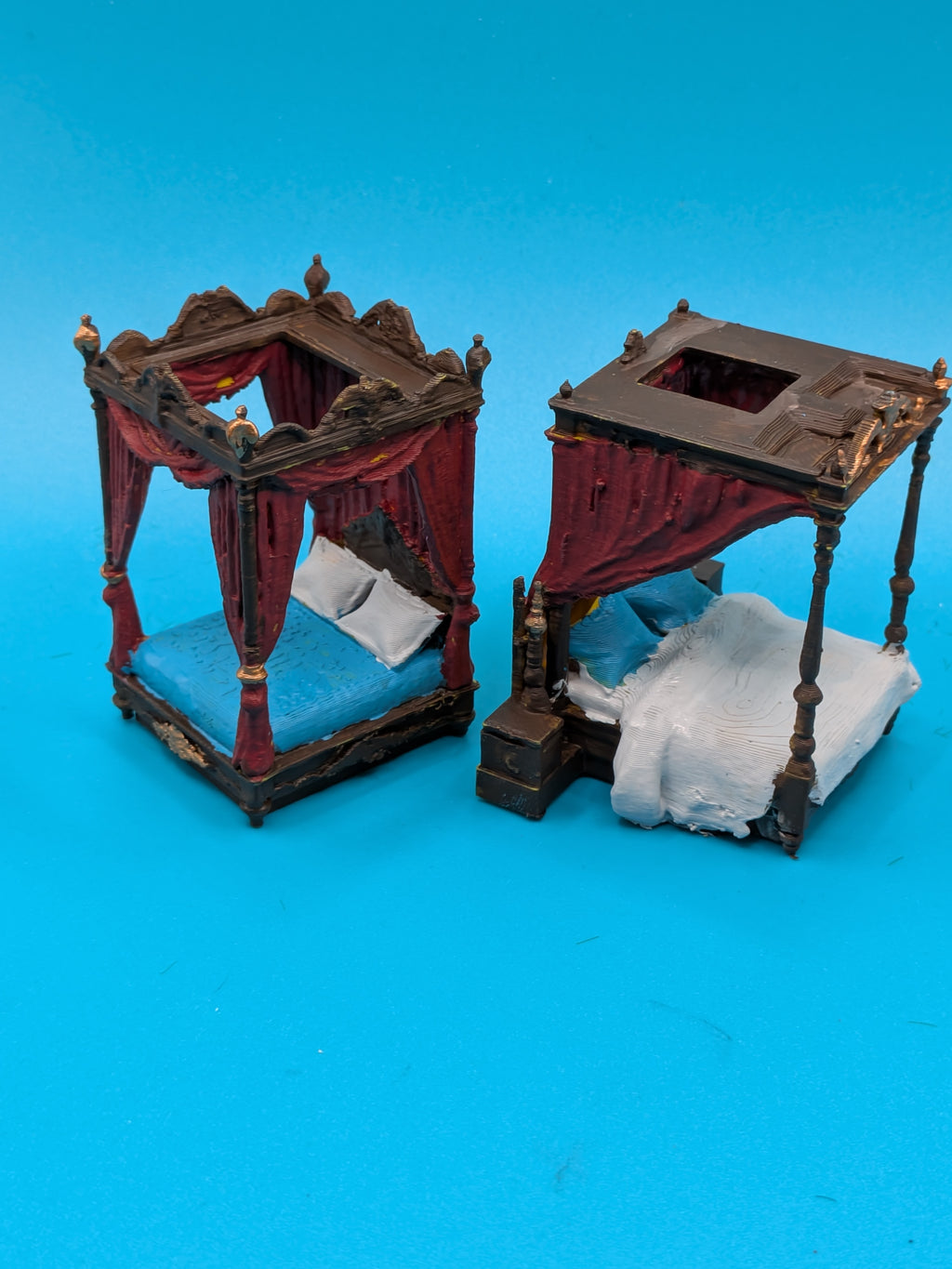 Furniture set 1 (four-poster beds)