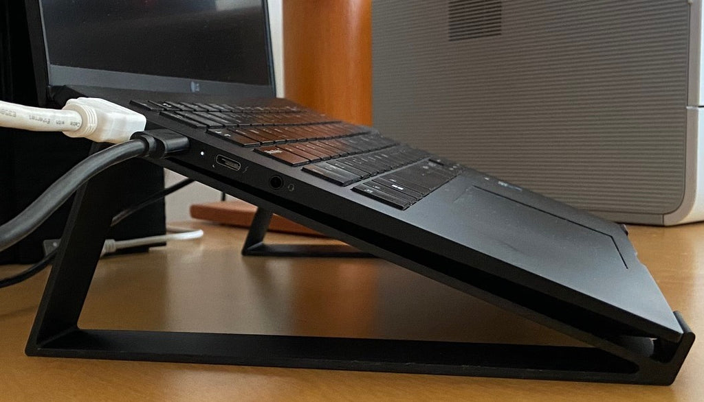 Minimal laptop support with optimized airflow