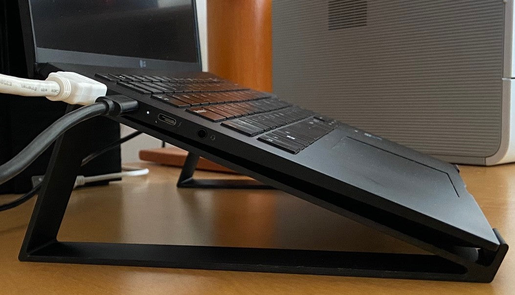 Minimal laptop support with optimized airflow