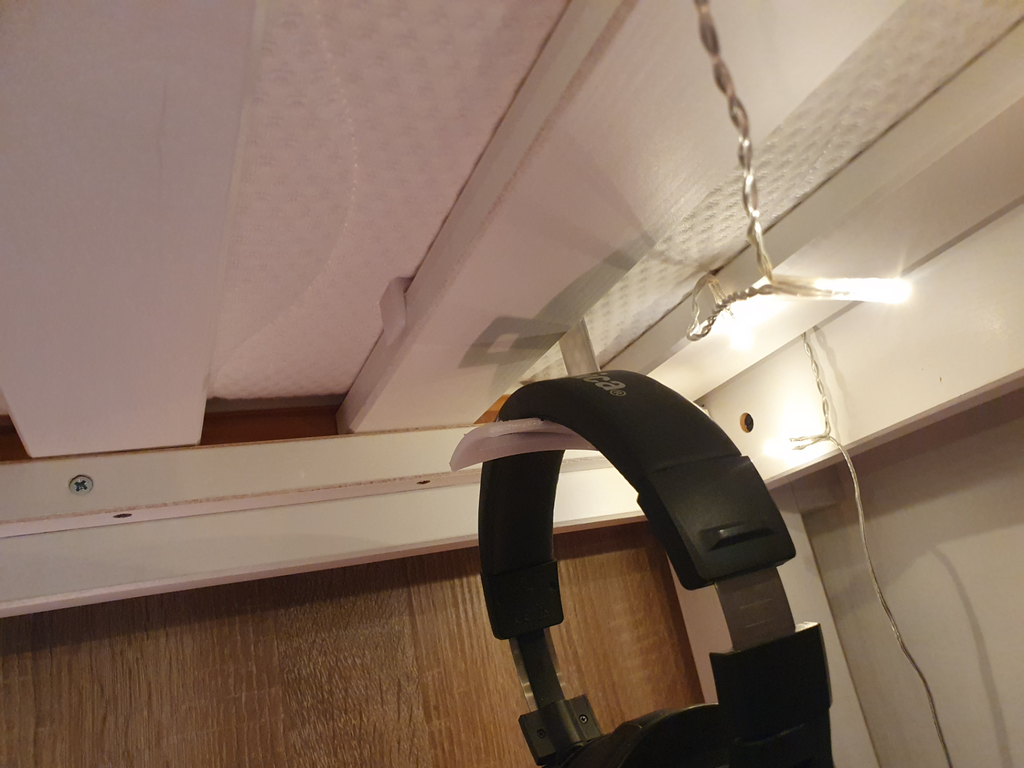 Bunk bed headphone holder