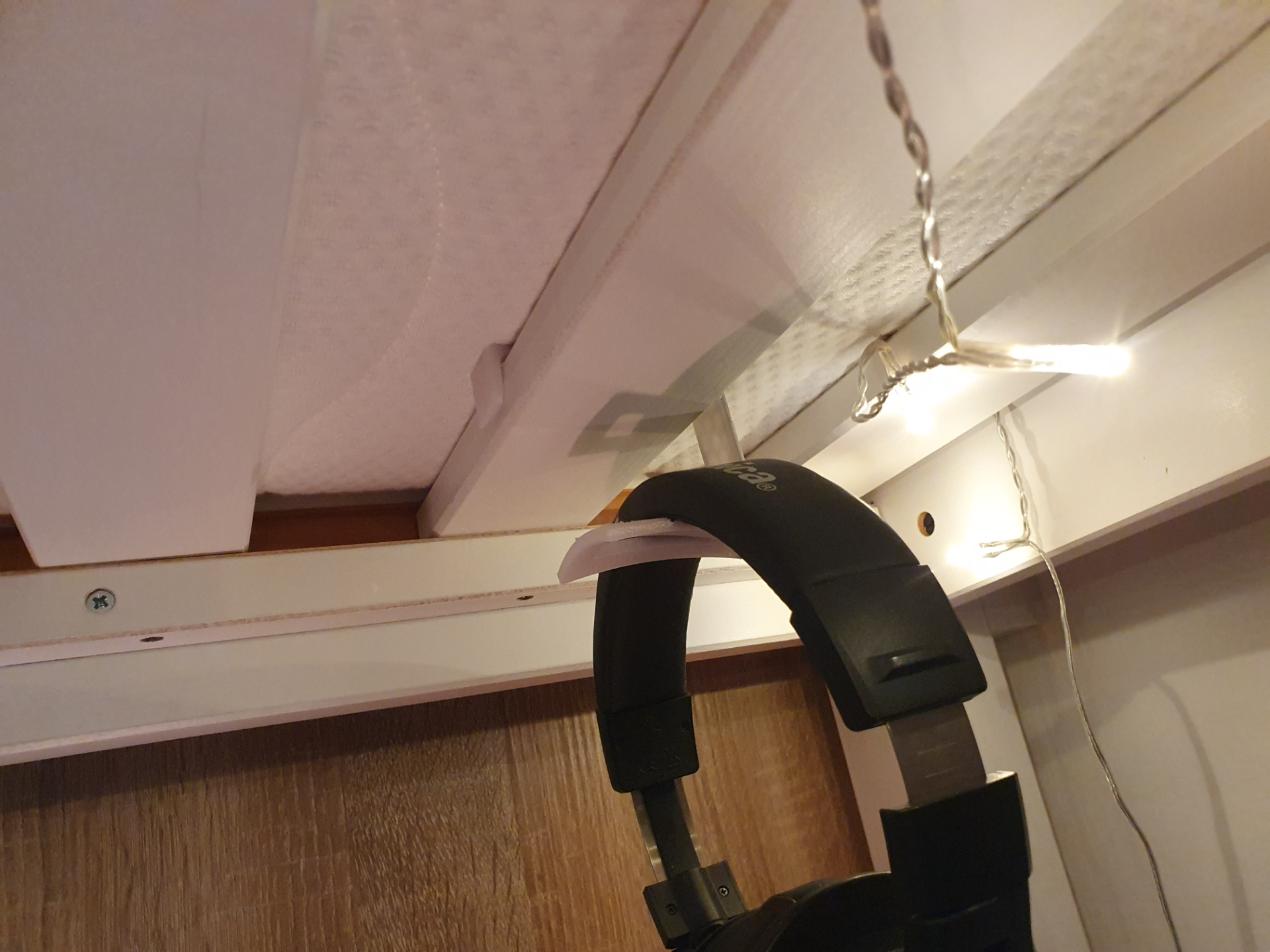 Bunk bed headphone holder
