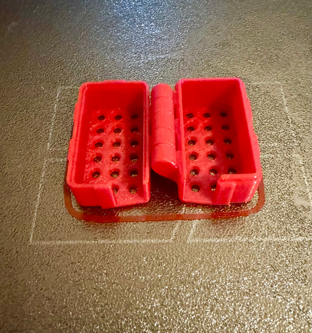 Toothbrush travel case with click