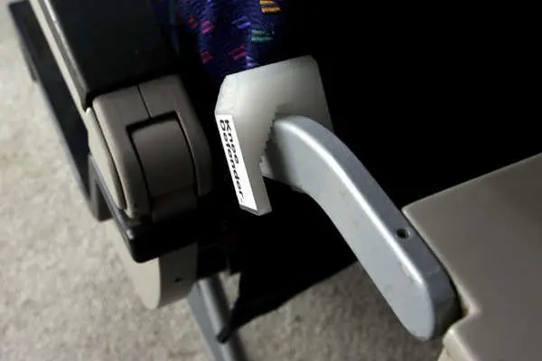 Knee defender
