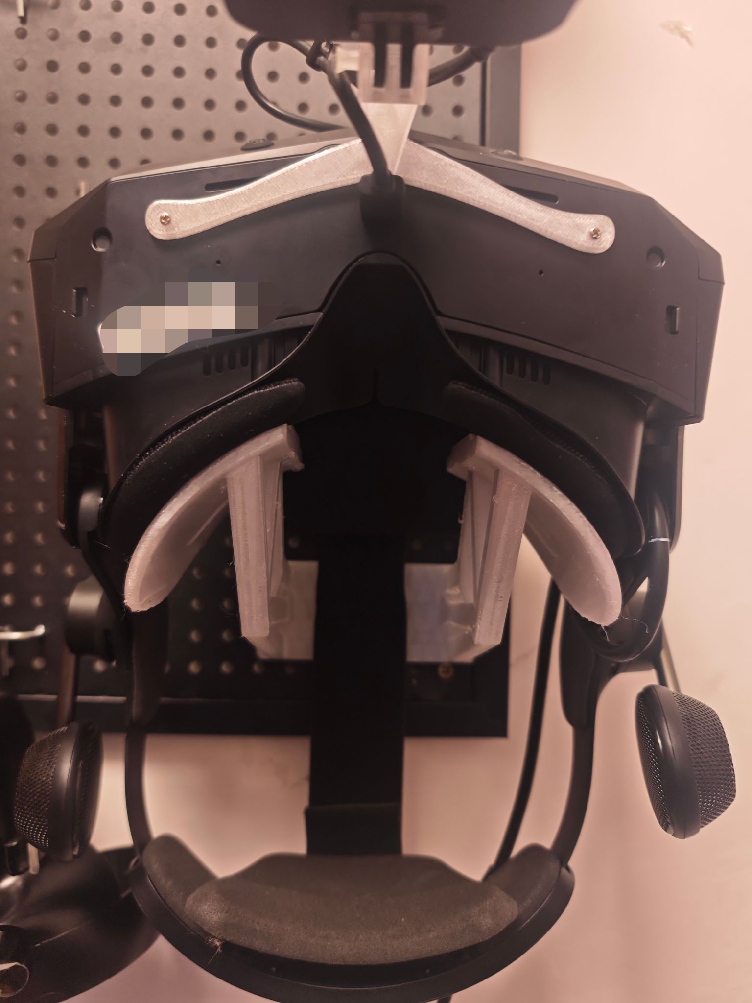 vr头显洞洞板支架反向版本