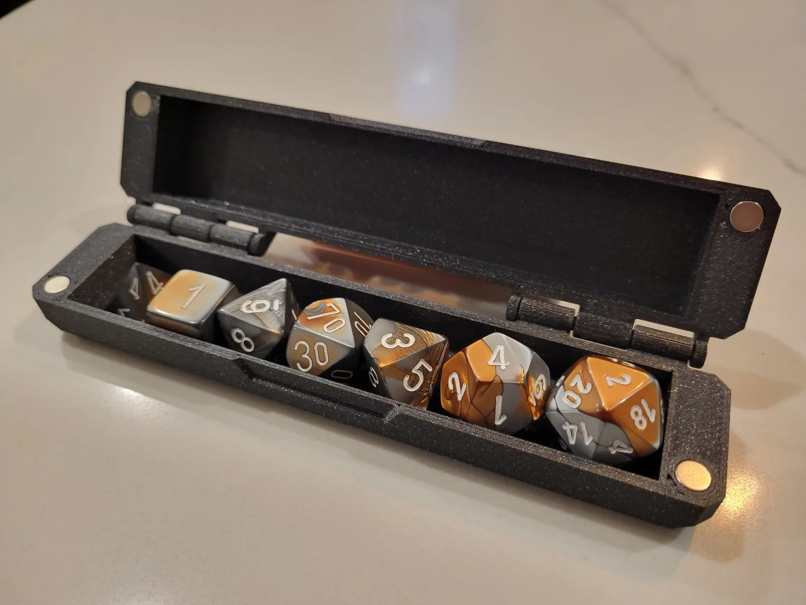 Magnetic hinged dice box