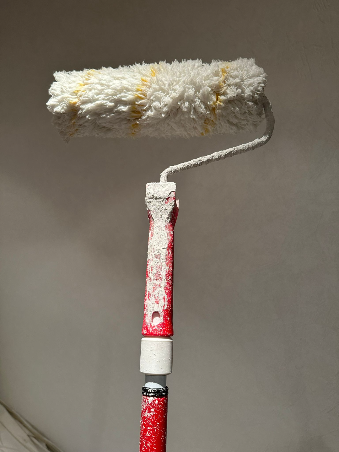 Adapter piece for paint roller to broomstick