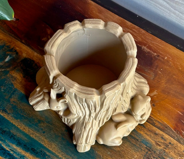 Woodland Rabbit Tree Stump Planter (Support-Free)