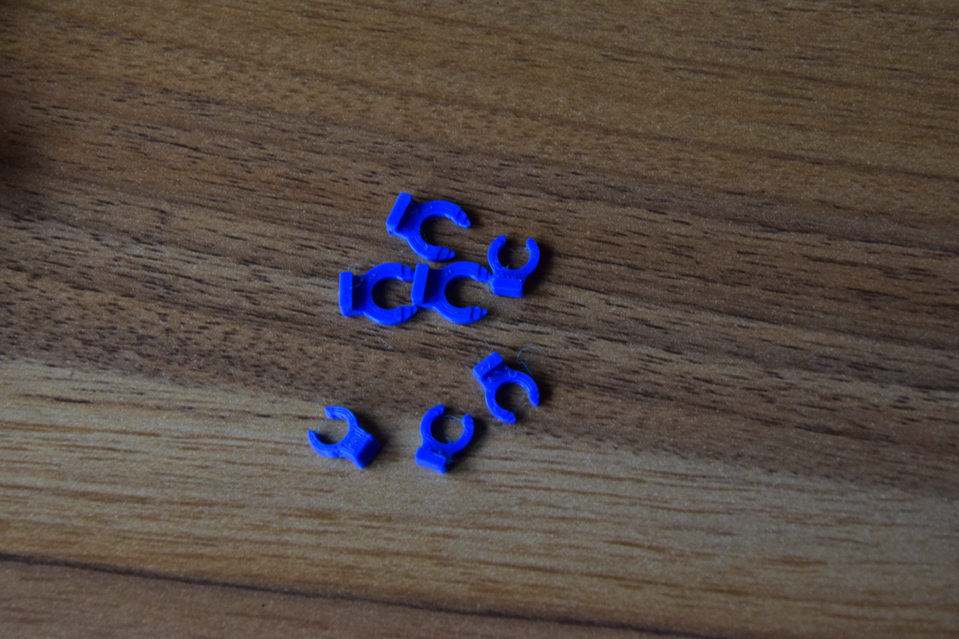 Pneumatic connectors lock clip