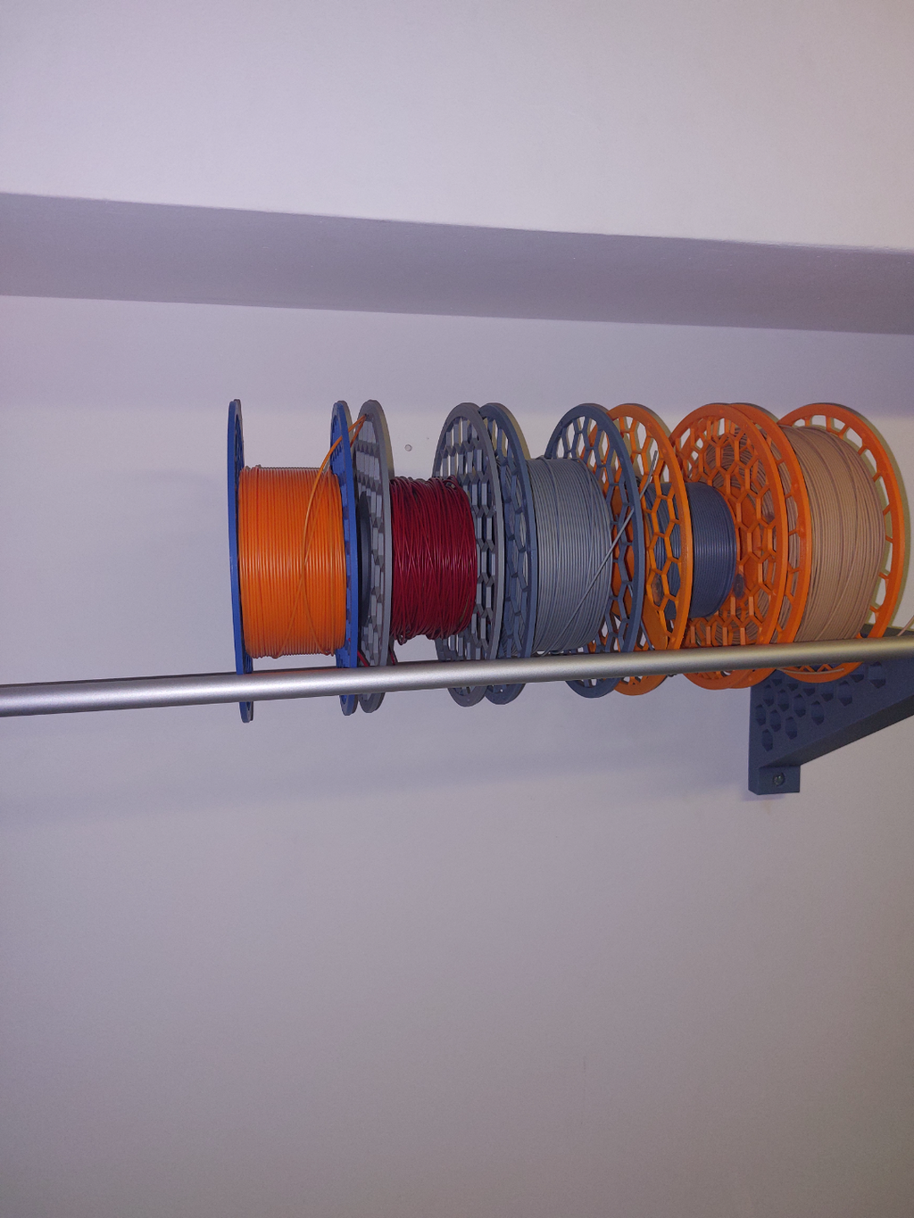 Spool holder for Walls.