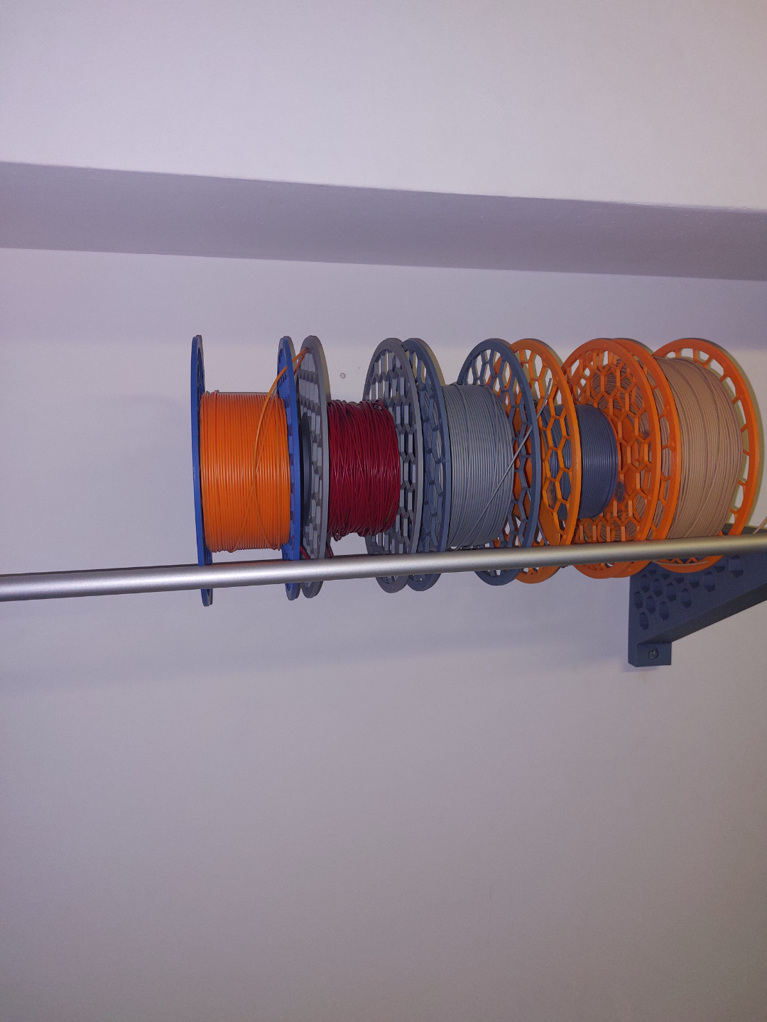 Spool holder for Walls.