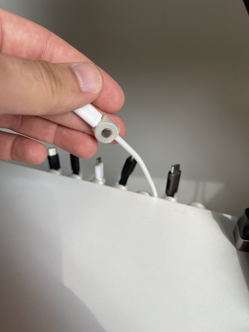 Magnetic Cable Management