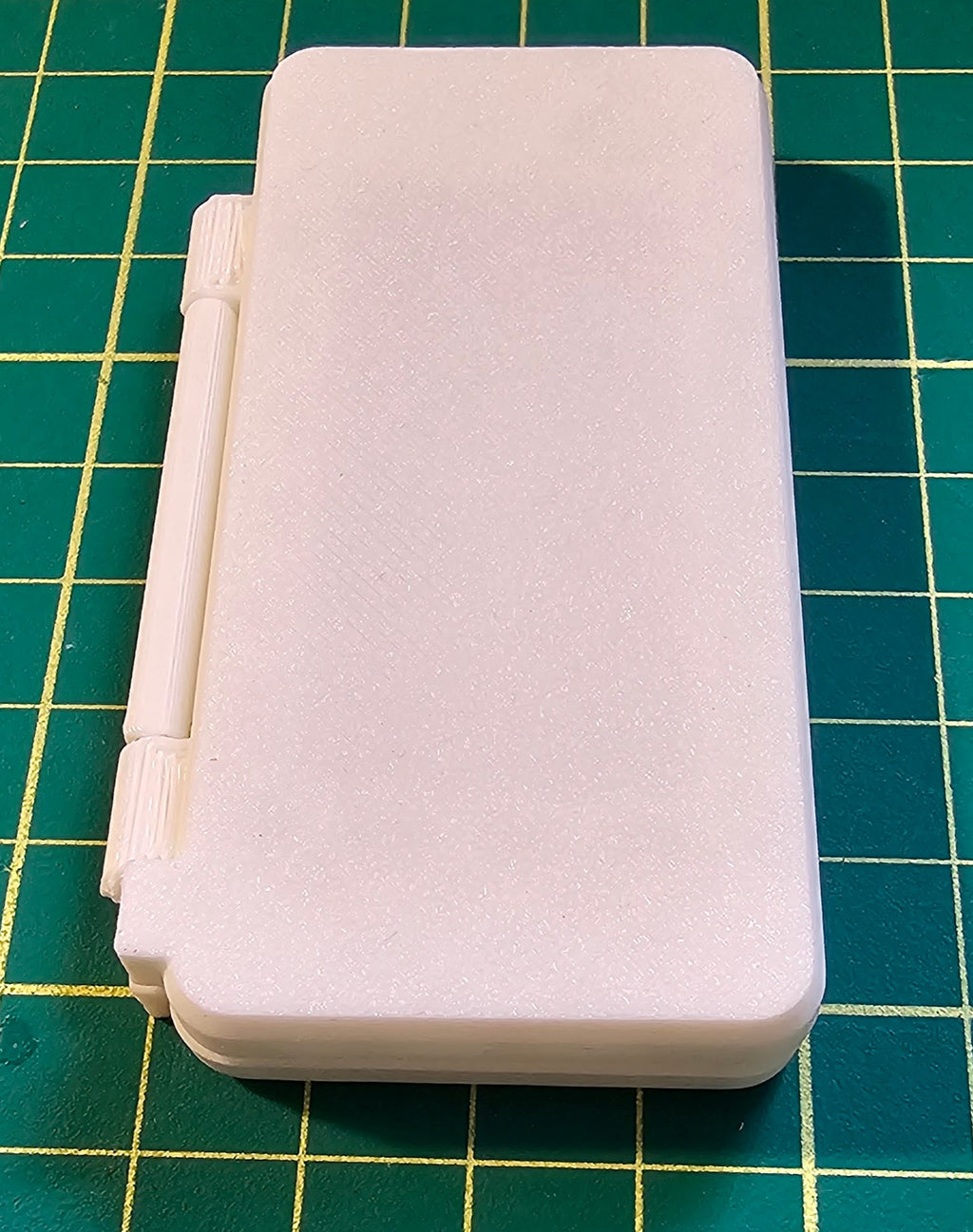 A pocket palette for painting with a hinge